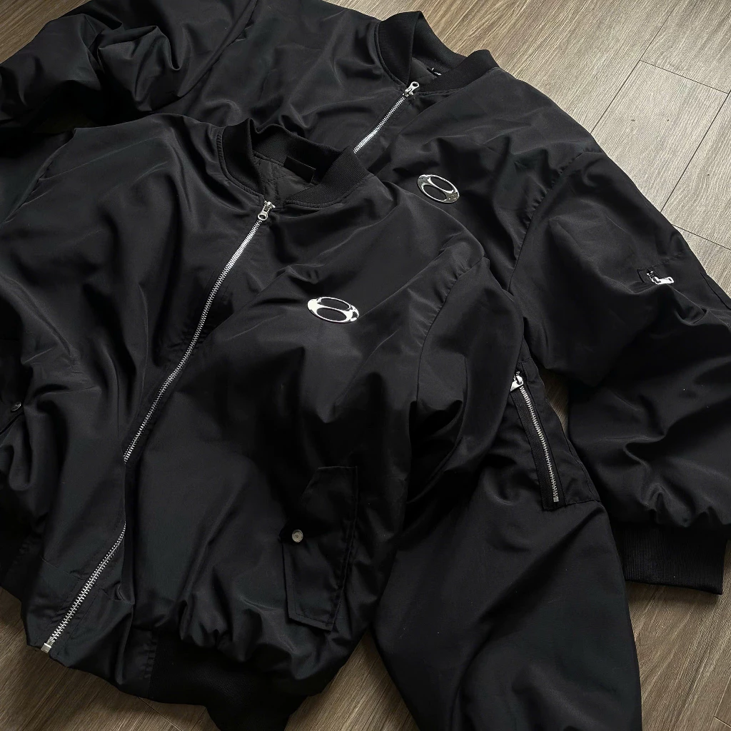 FABULOUS | Áo khoác bomber nam đính logo kim loại, vải dù 2 lớp chần phao, form boxy hiện đại