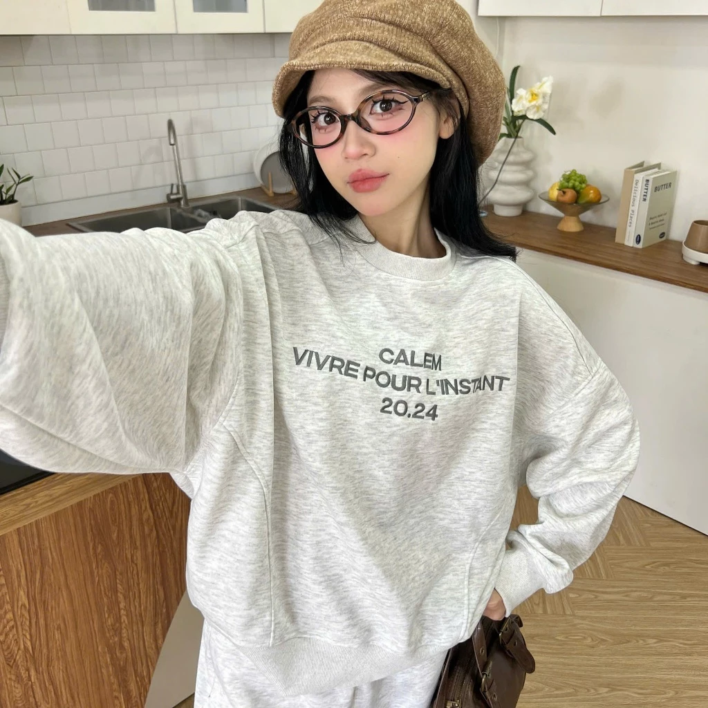 Calem.Club | Áo sweater Vivere Pour L’Instant thêu boxy & quần ống suông dài