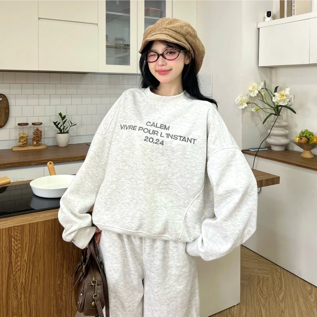 Calem.Club | Áo sweater Vivere Pour L’Instant thêu boxy & quần ống suông dài