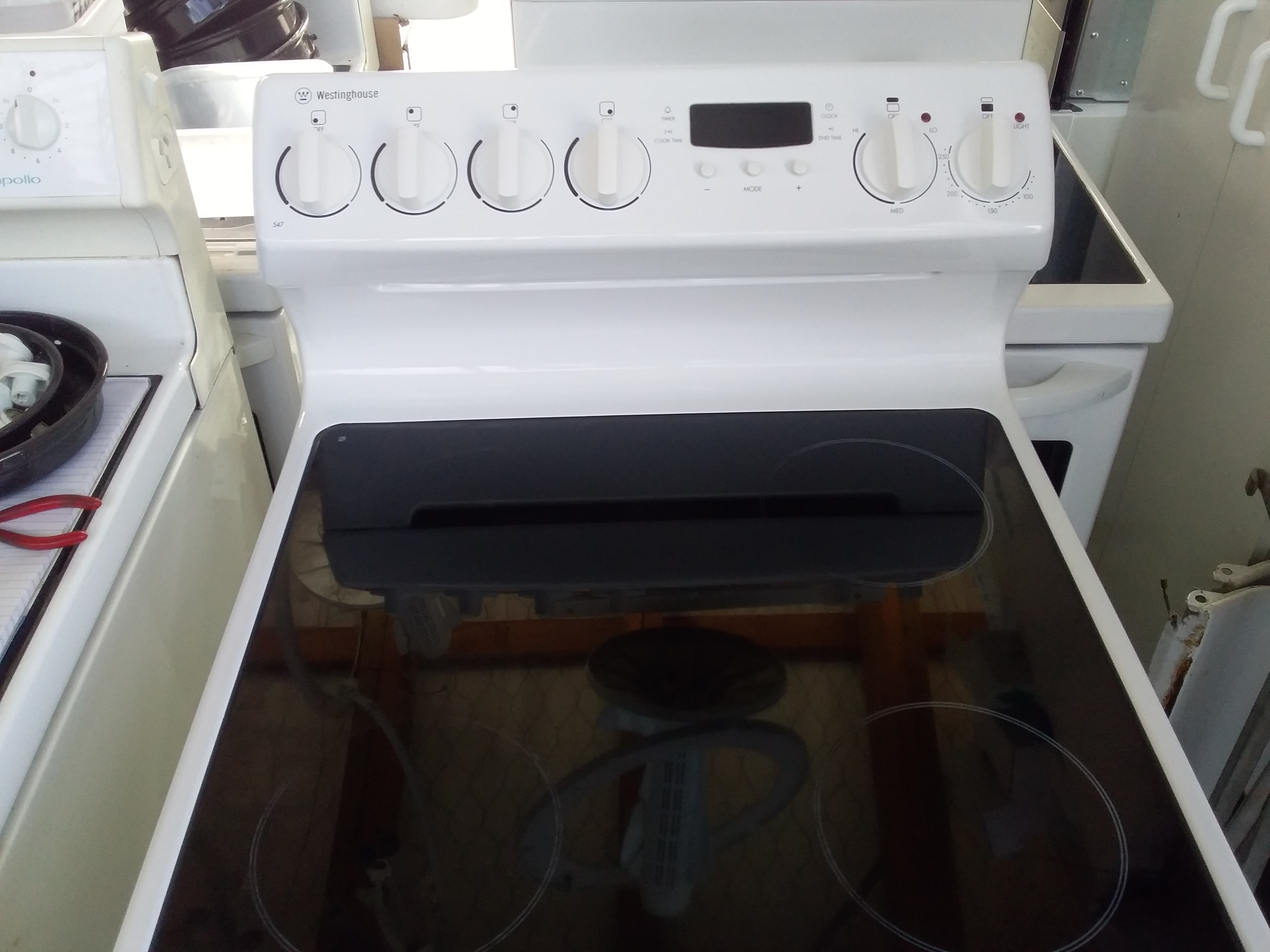 Westinghouse Ceramic Top Stove WLE543WCB 