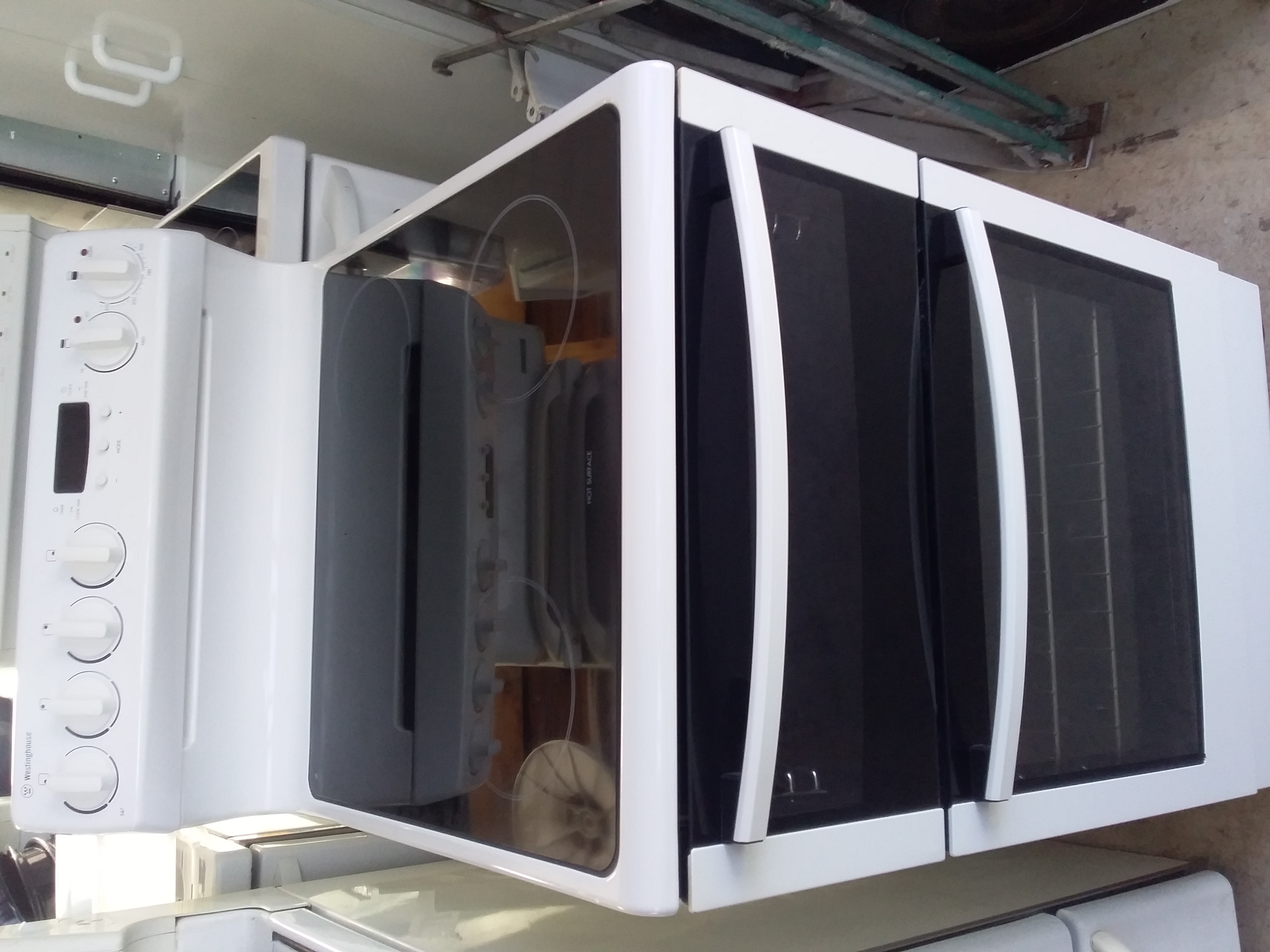 Westinghouse Ceramic Top Stove WLE543WCB