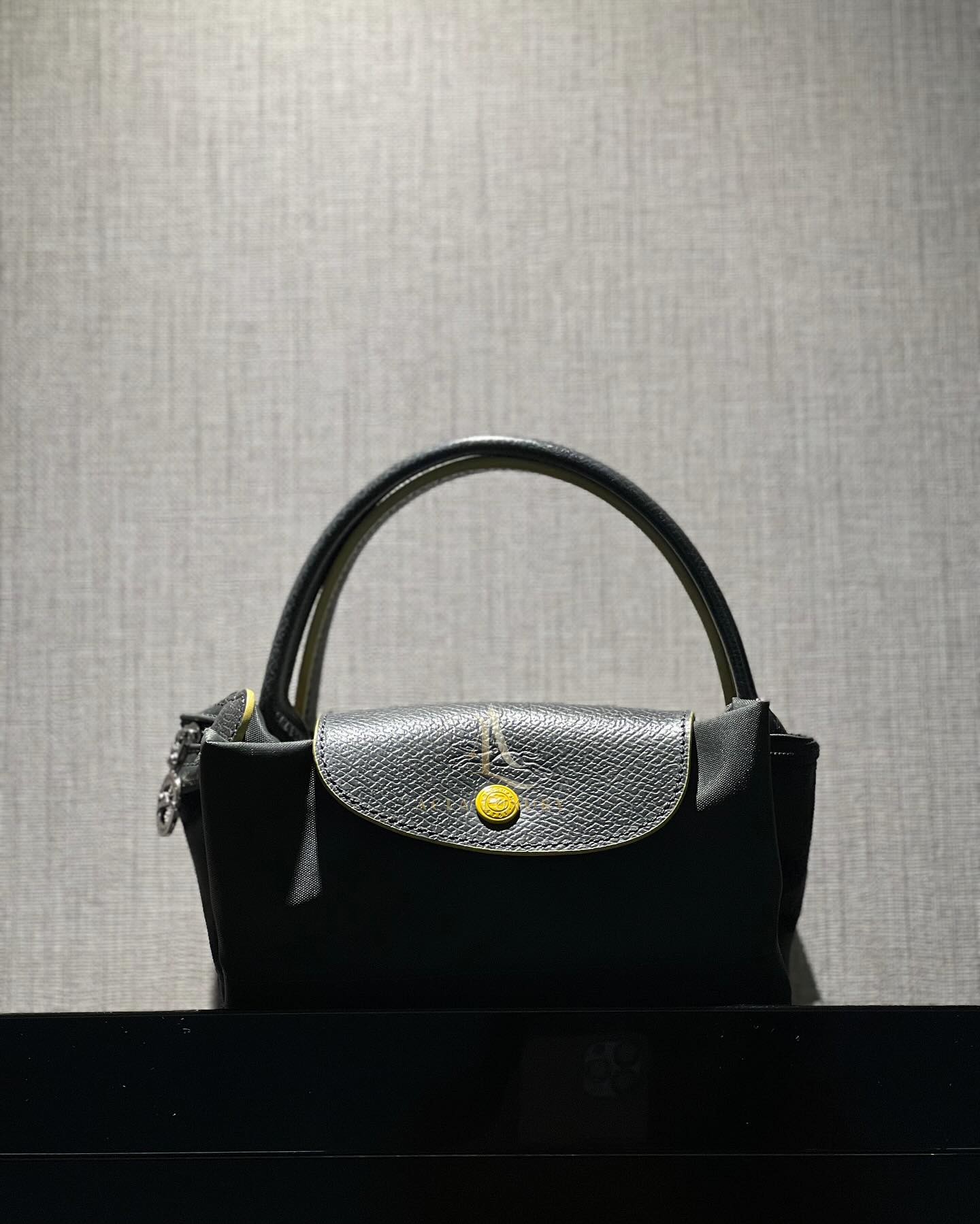 Longchamp Le Pliage Club Short Handle 