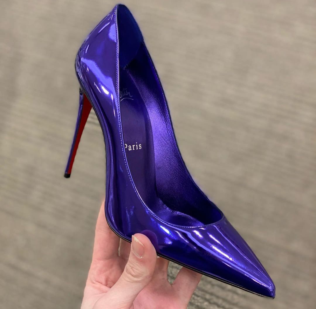 Tacón alto púrpura louboutin