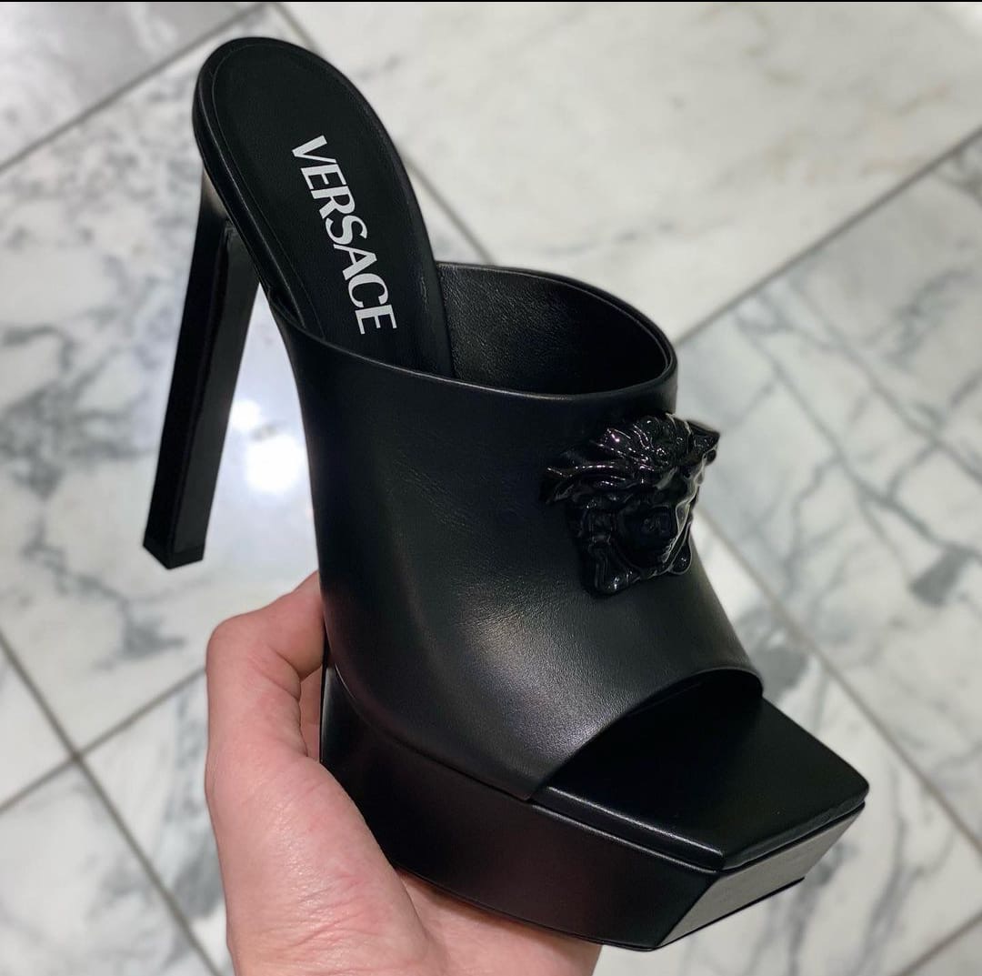 Tacones Versace Negros