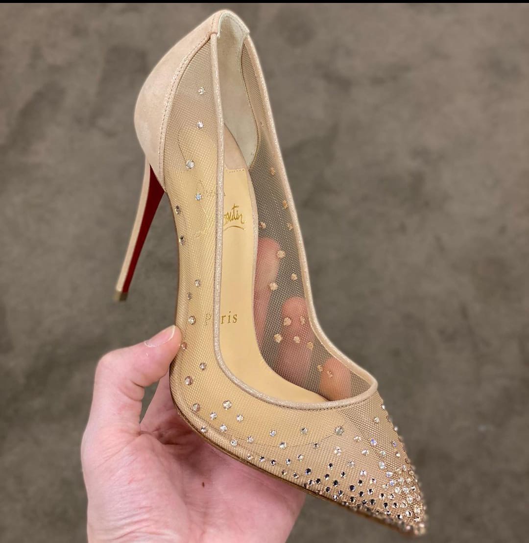 Zapato de tacón alto louboutin trasparente
