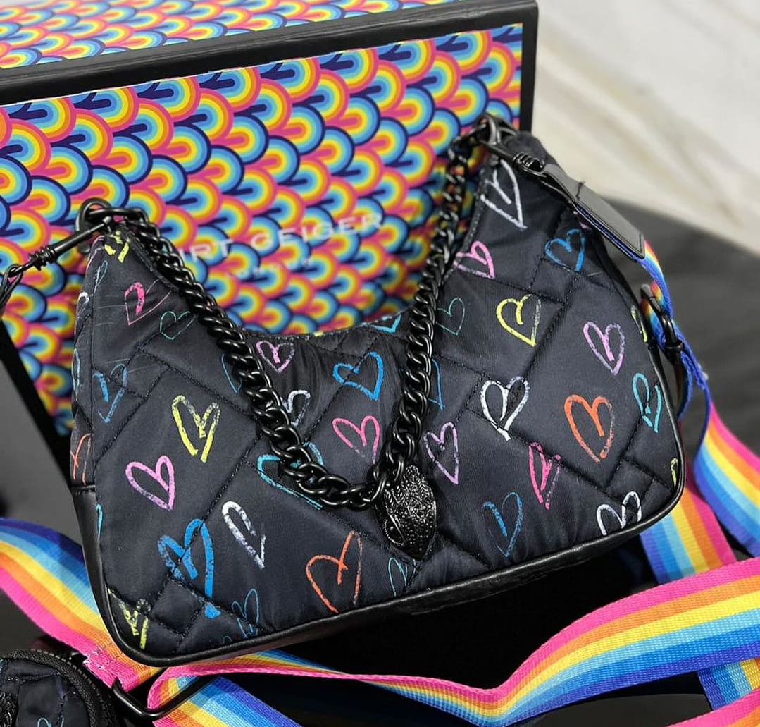 Bolso de diseñor KURT GEIGER con corazónes