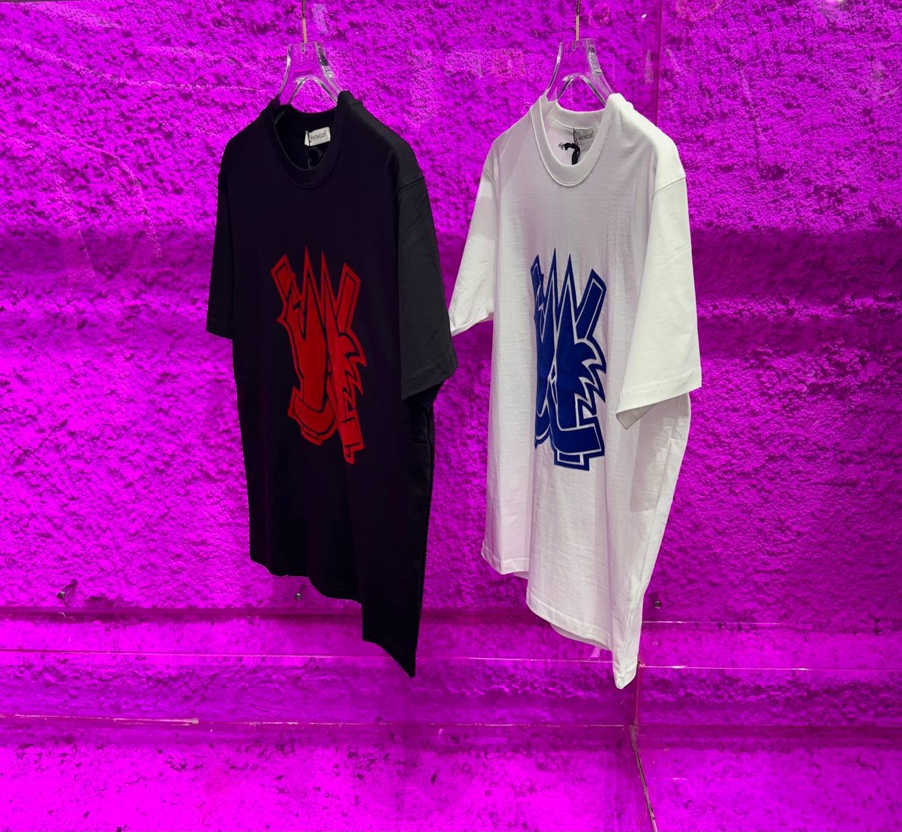 Camisetas con diseño en negro y blanco