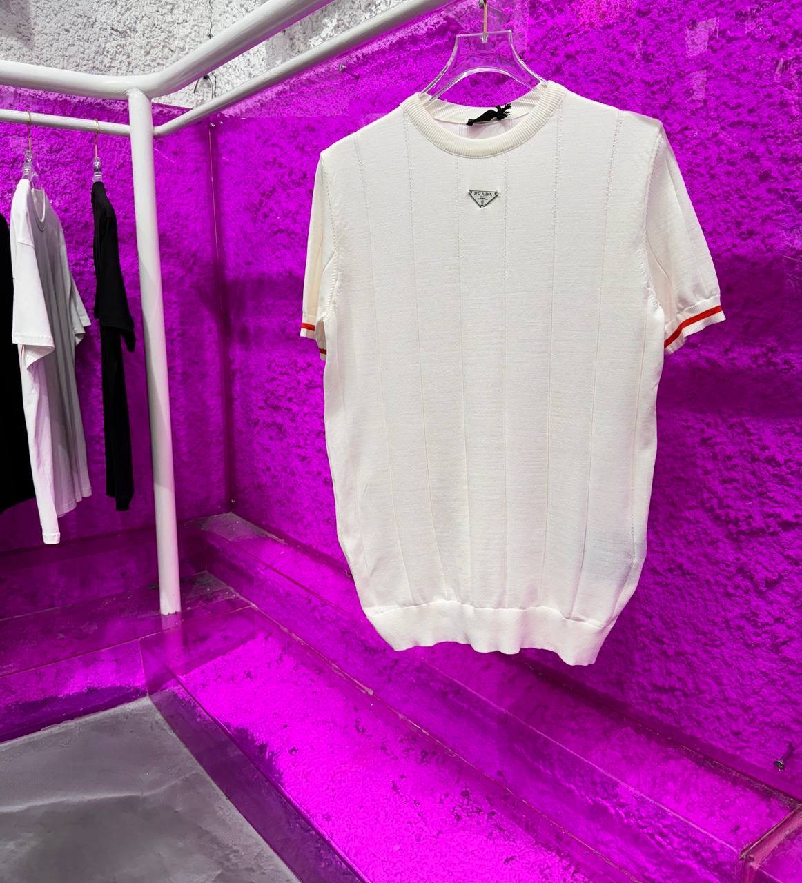 Camiseta blanca Prada