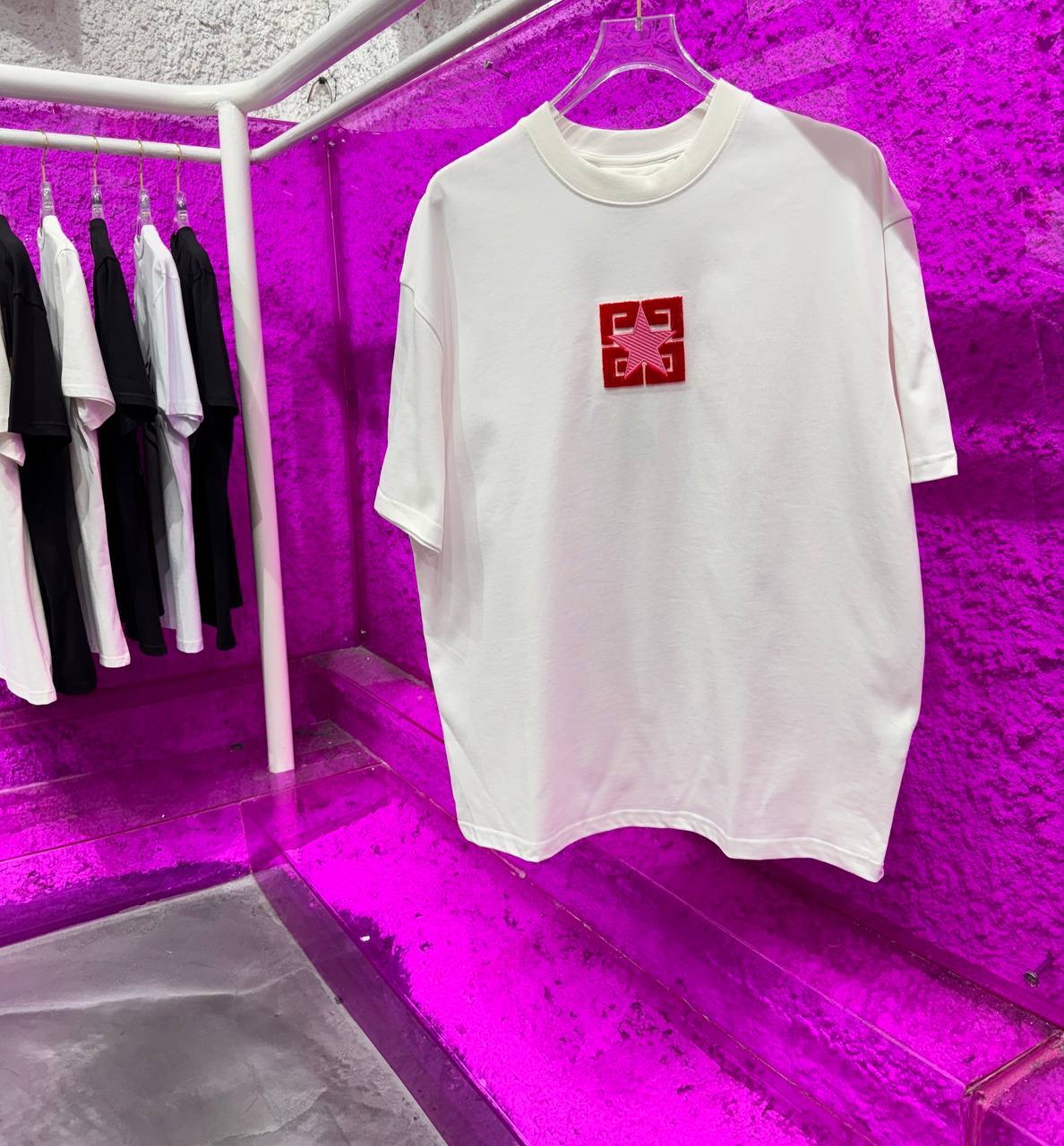 Camiseta blanca con diseño