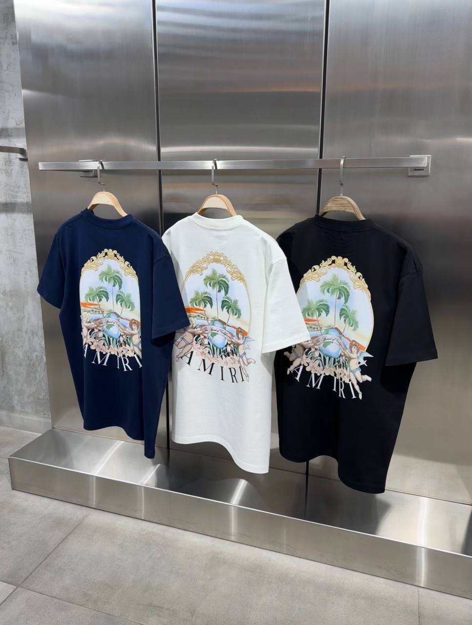 Camisetas con estampado de palmeras