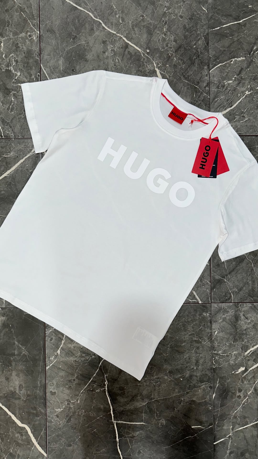 Camiseta blanca Hugo