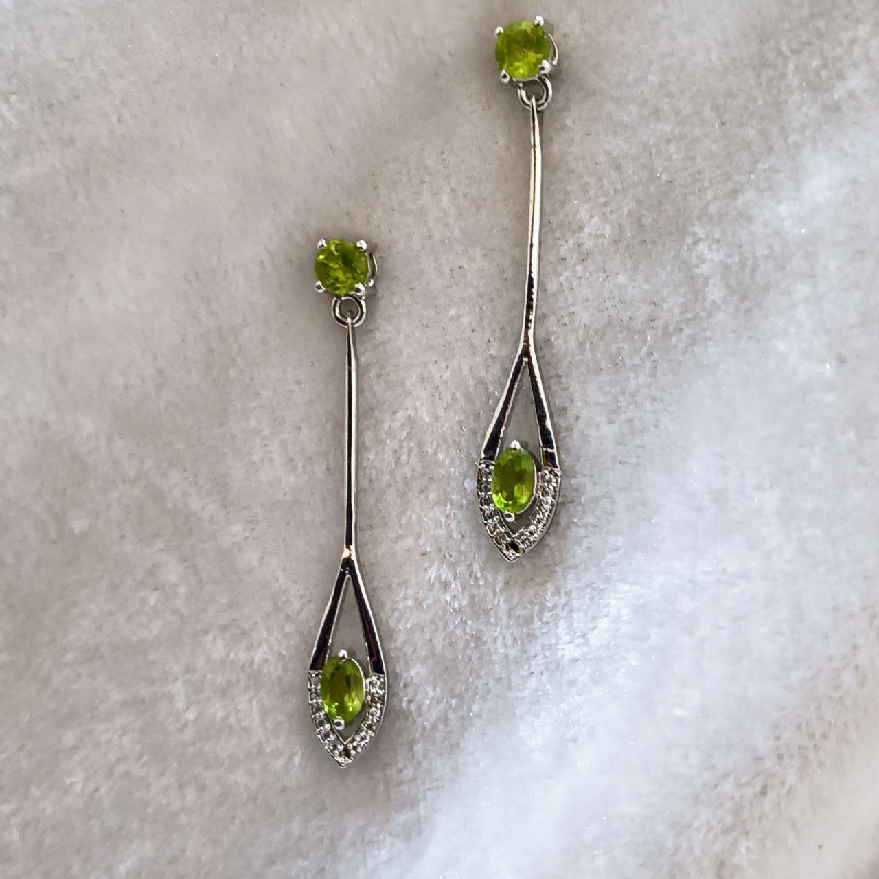 Elegant peridot leaf Earrings