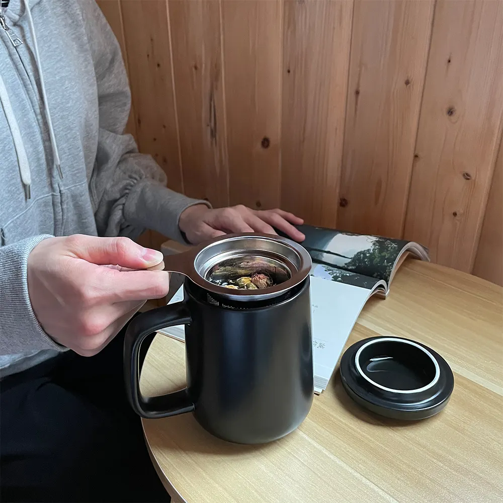 Red Ceramic Mug with Lid