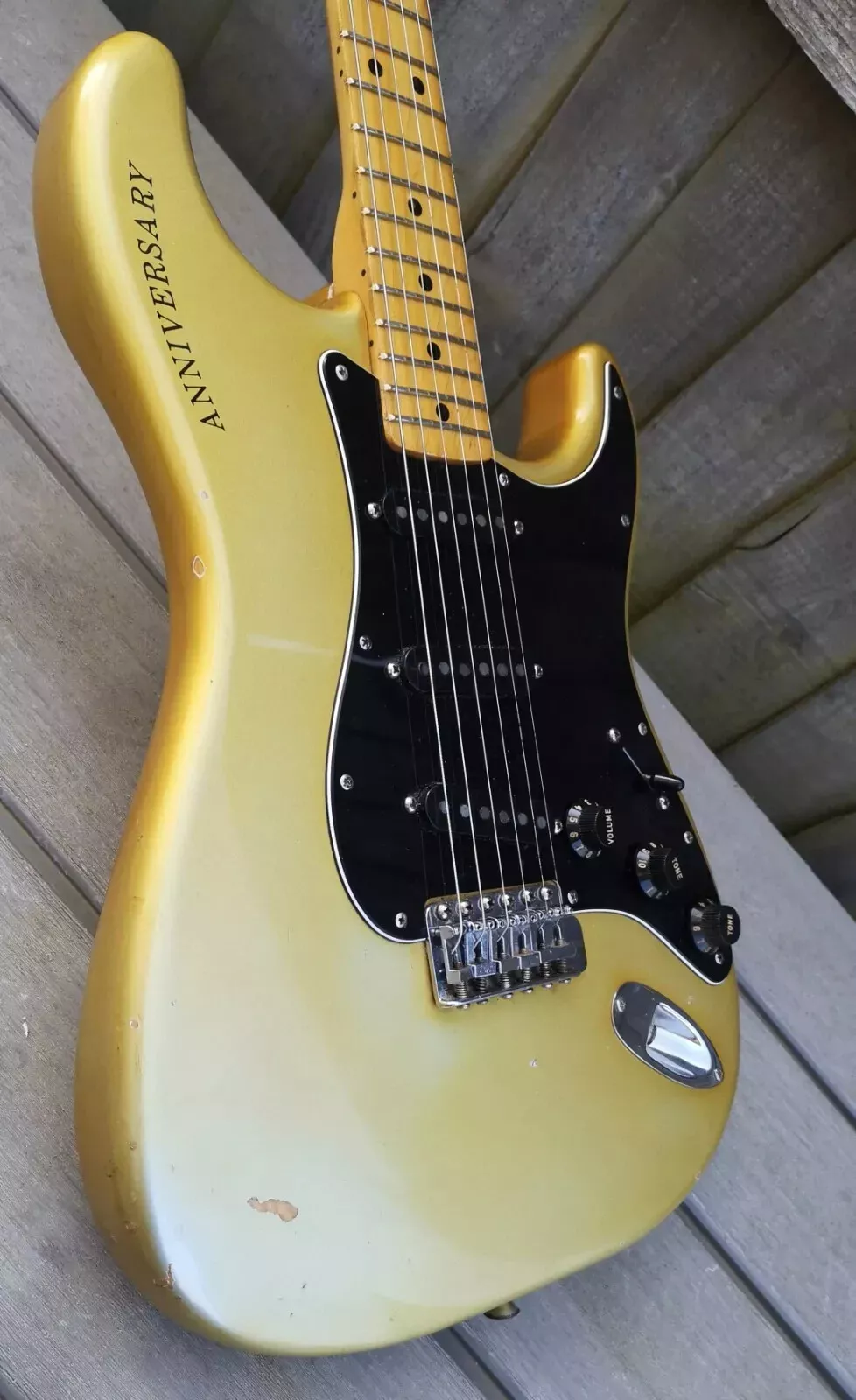 179 / 80  Fender USA 25th Anniversary Stratocaster Guitar