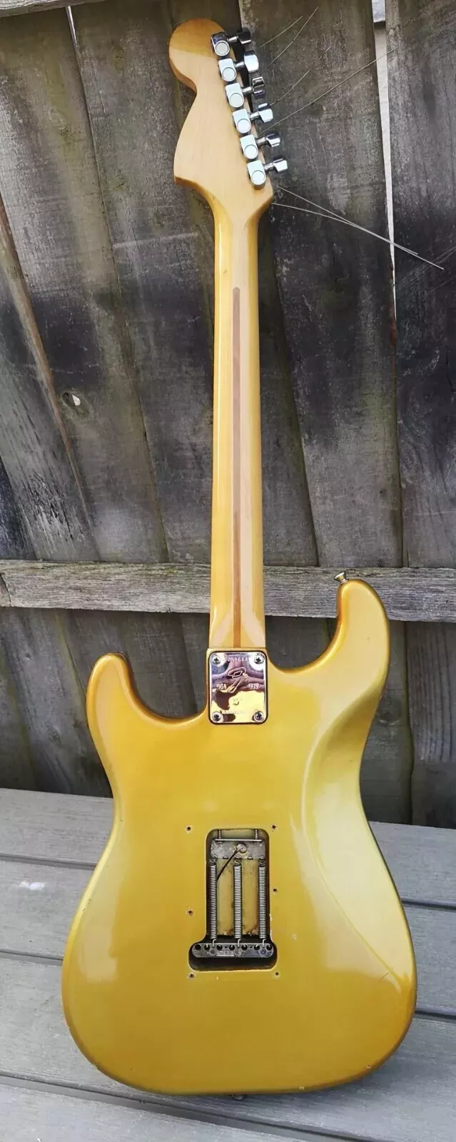 179 / 80  Fender USA 25th Anniversary Stratocaster Guitar