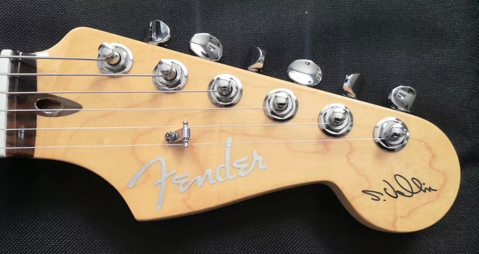 Fender Sergio Vallin Artist Series Signature  Hot Rod Red HSS Stratocaster  +  Fender Gig Bag