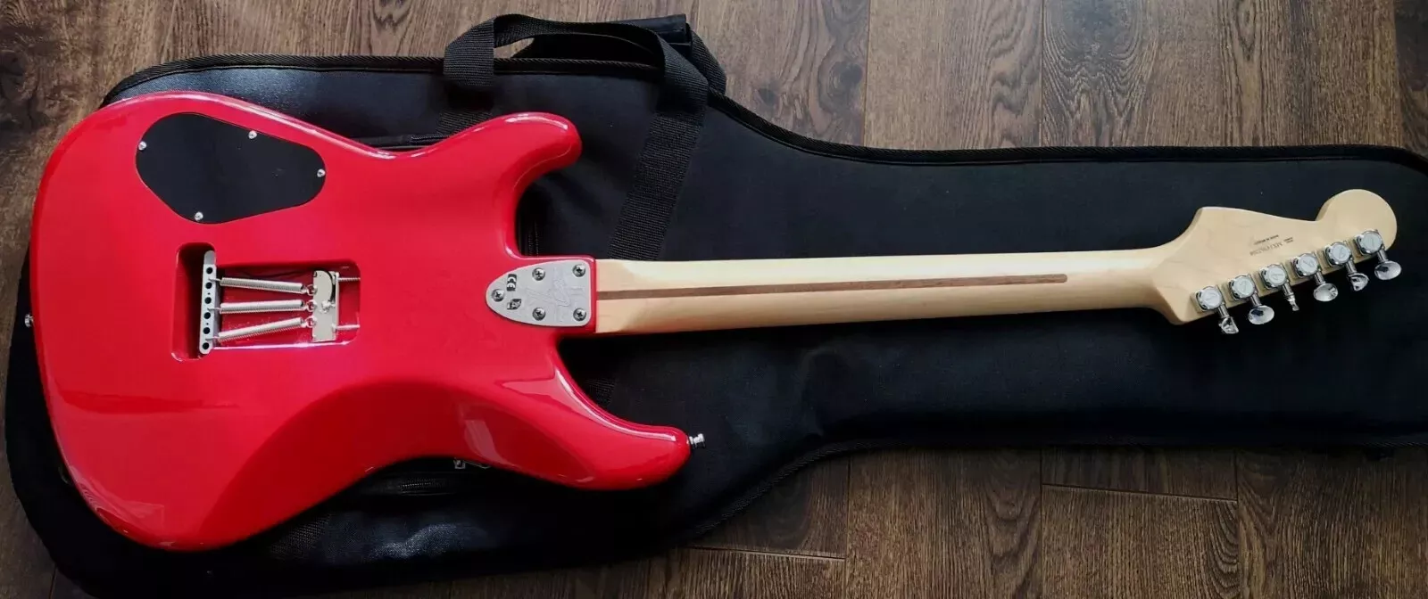 Fender Sergio Vallin Artist Series Signature  Hot Rod Red HSS Stratocaster  +  Fender Gig Bag