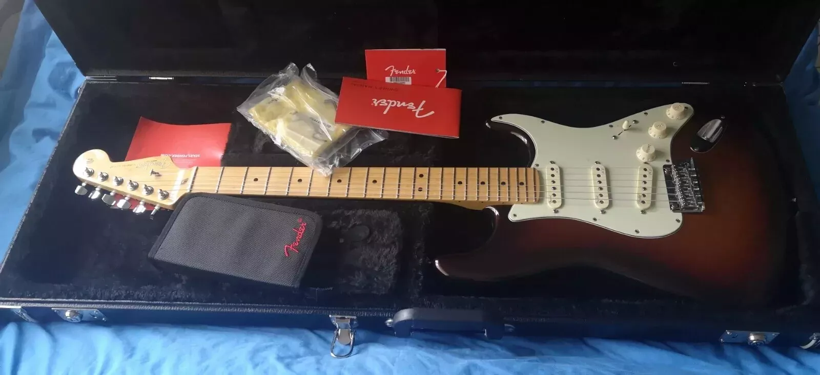 2016 Fender Deluxe Stratocaster Plus + 3 personality cards + Original Case 