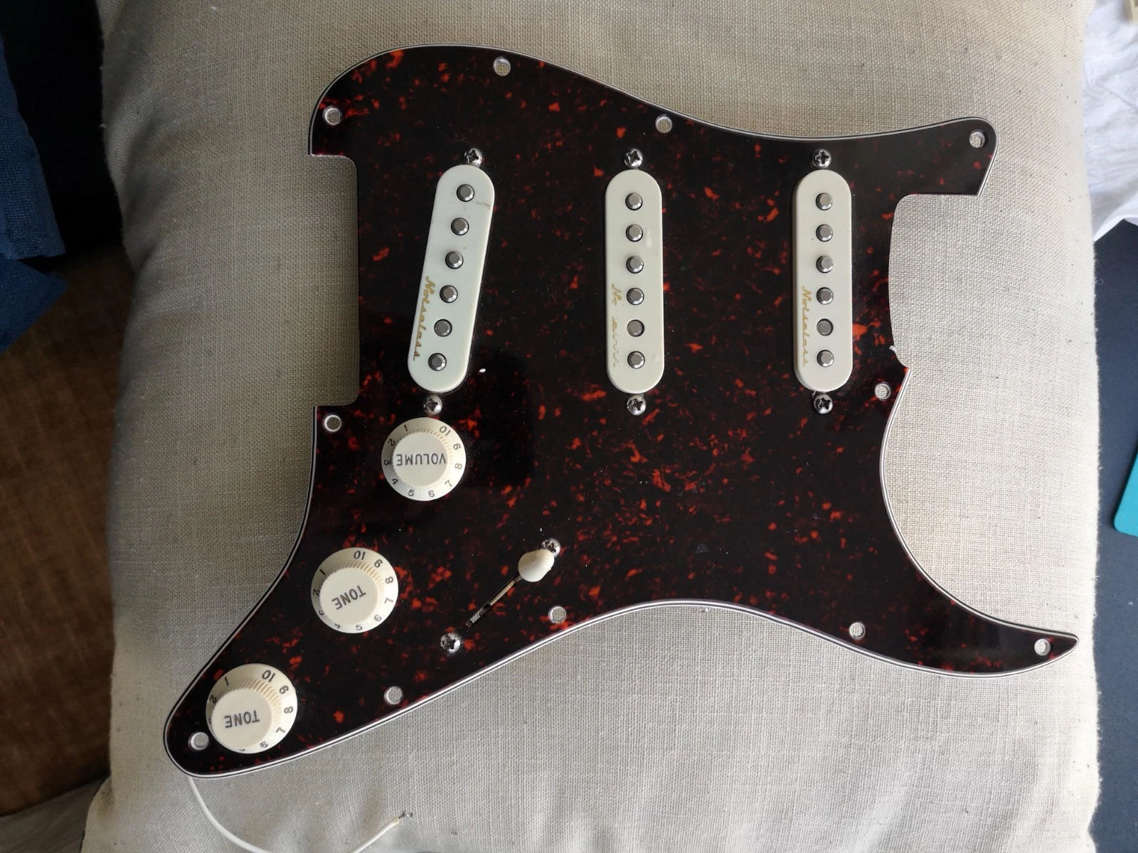 Fender Stratocaster Guitar Noiseless Pickups Loaded Pickguard