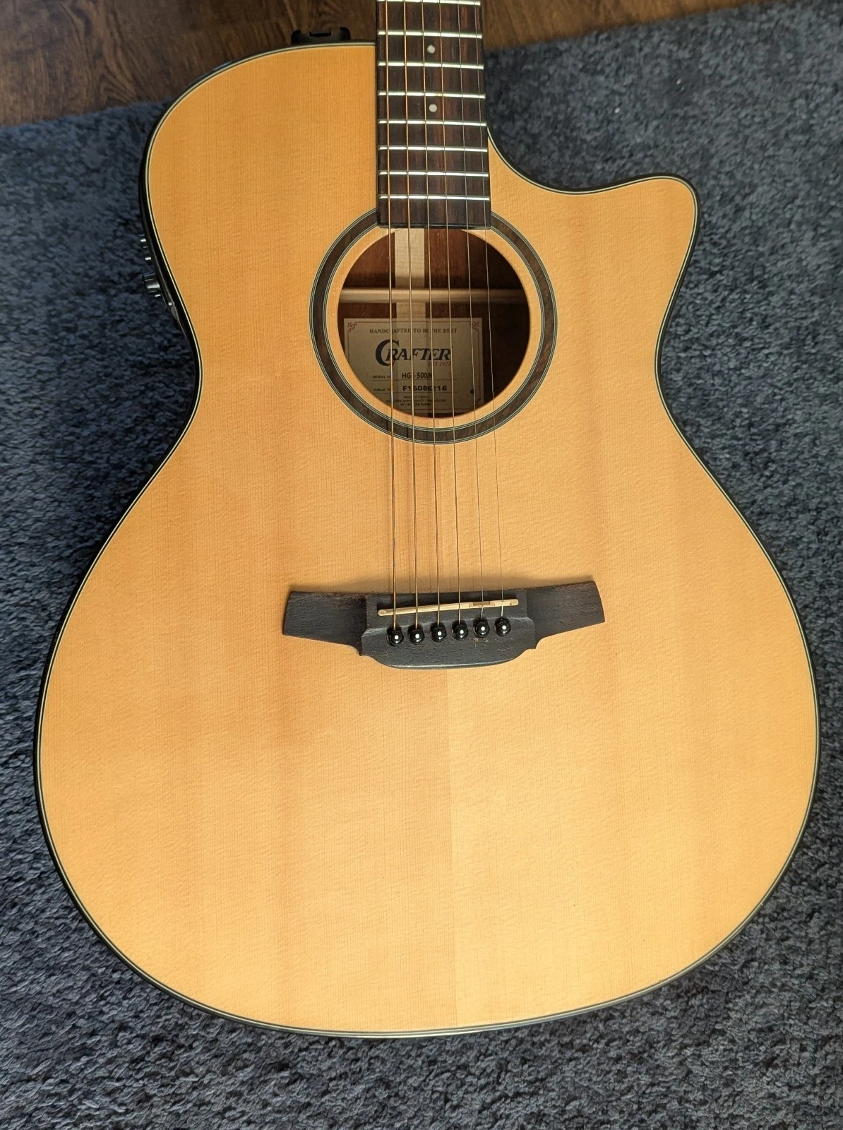 Crafter HGE-500/N Cutaway Solid Top Preamp EQ Grand Auditorium Acoustic Guitar