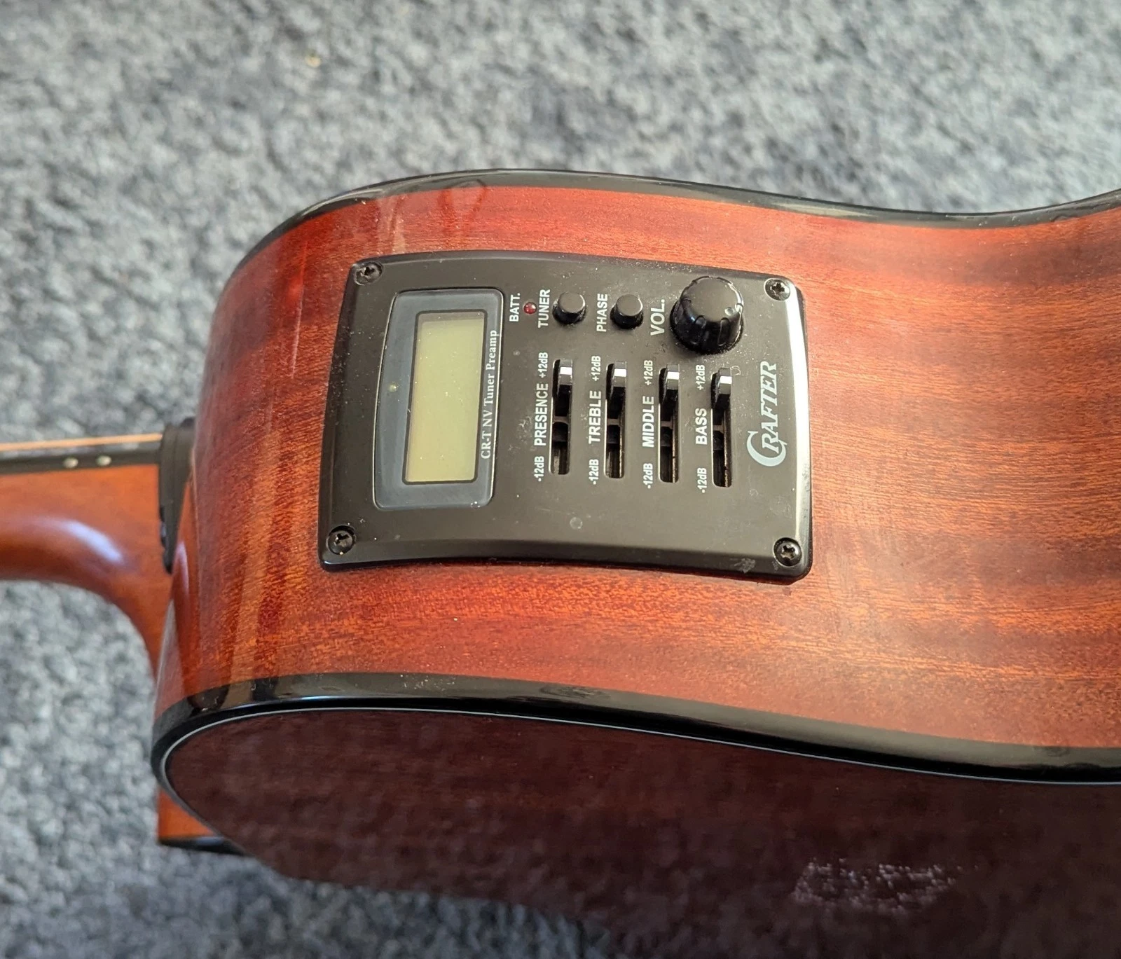 Crafter HGE-500/N Cutaway Solid Top Preamp EQ Grand Auditorium Acoustic Guitar