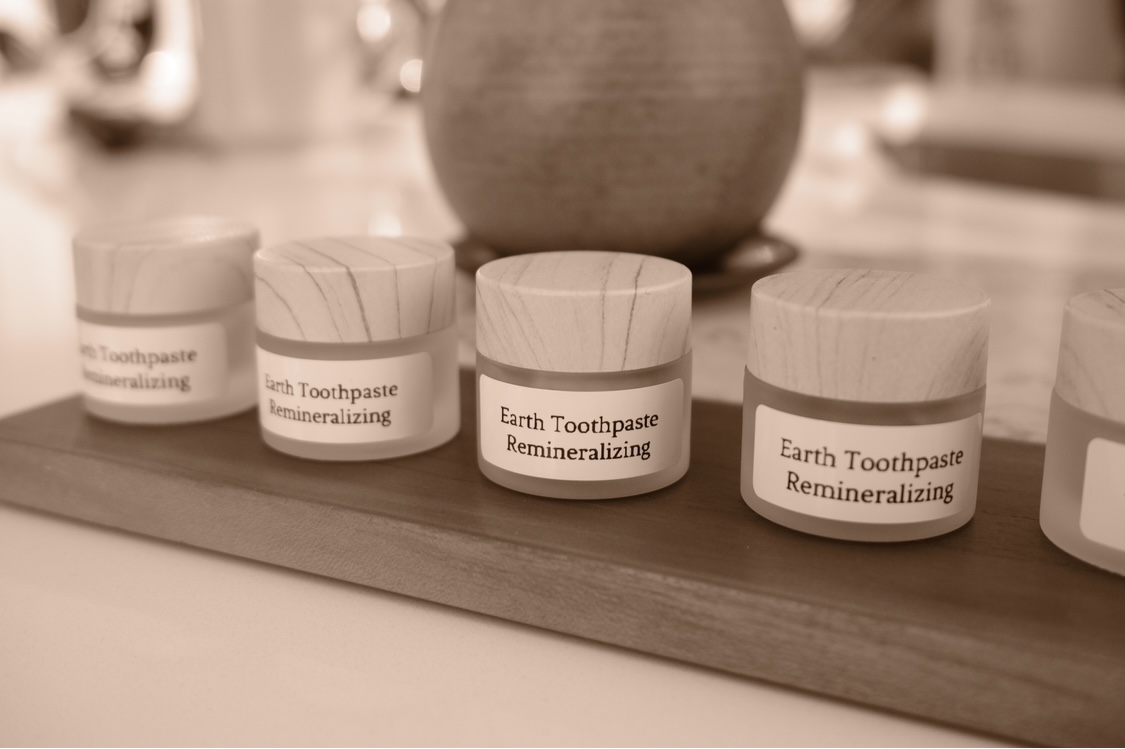 Remineralizing Whitening Earth Toothpaste