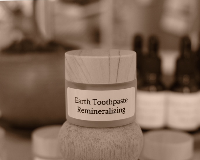 Remineralizing Whitening Earth Toothpaste