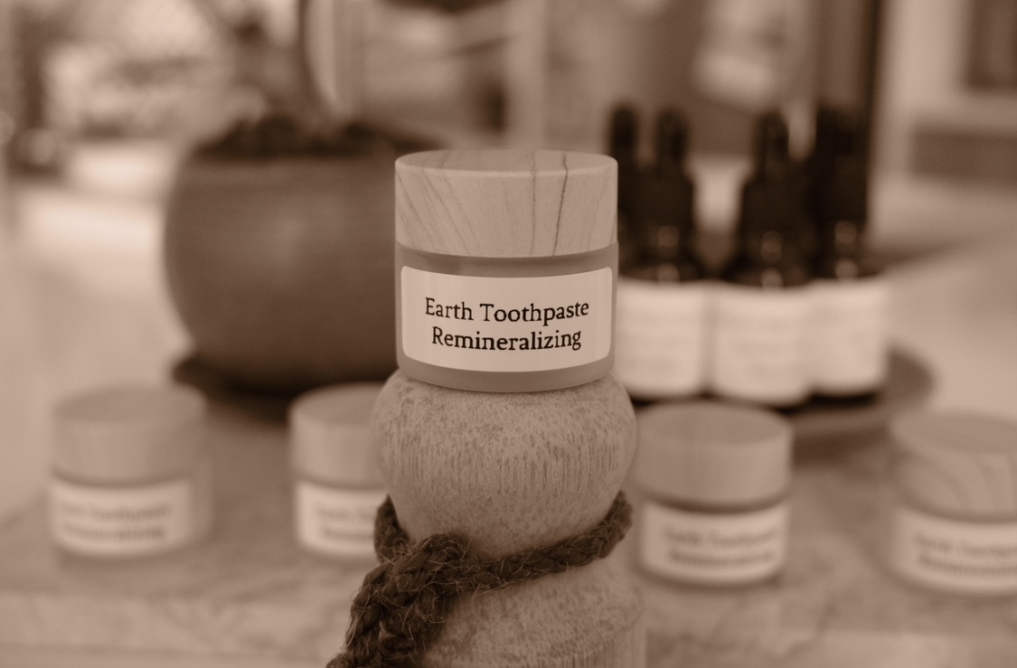 Remineralizing Whitening Earth Toothpaste