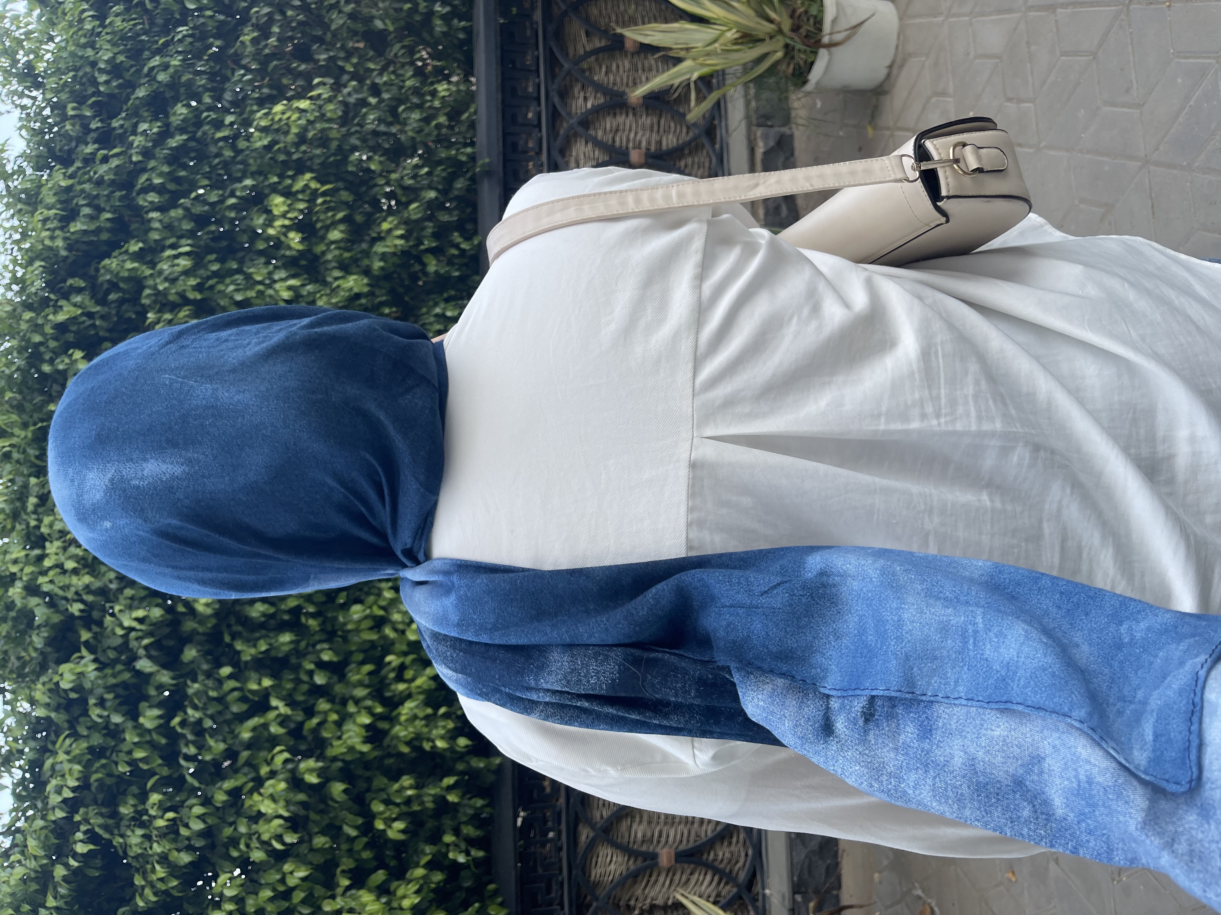 Navy marble in modal