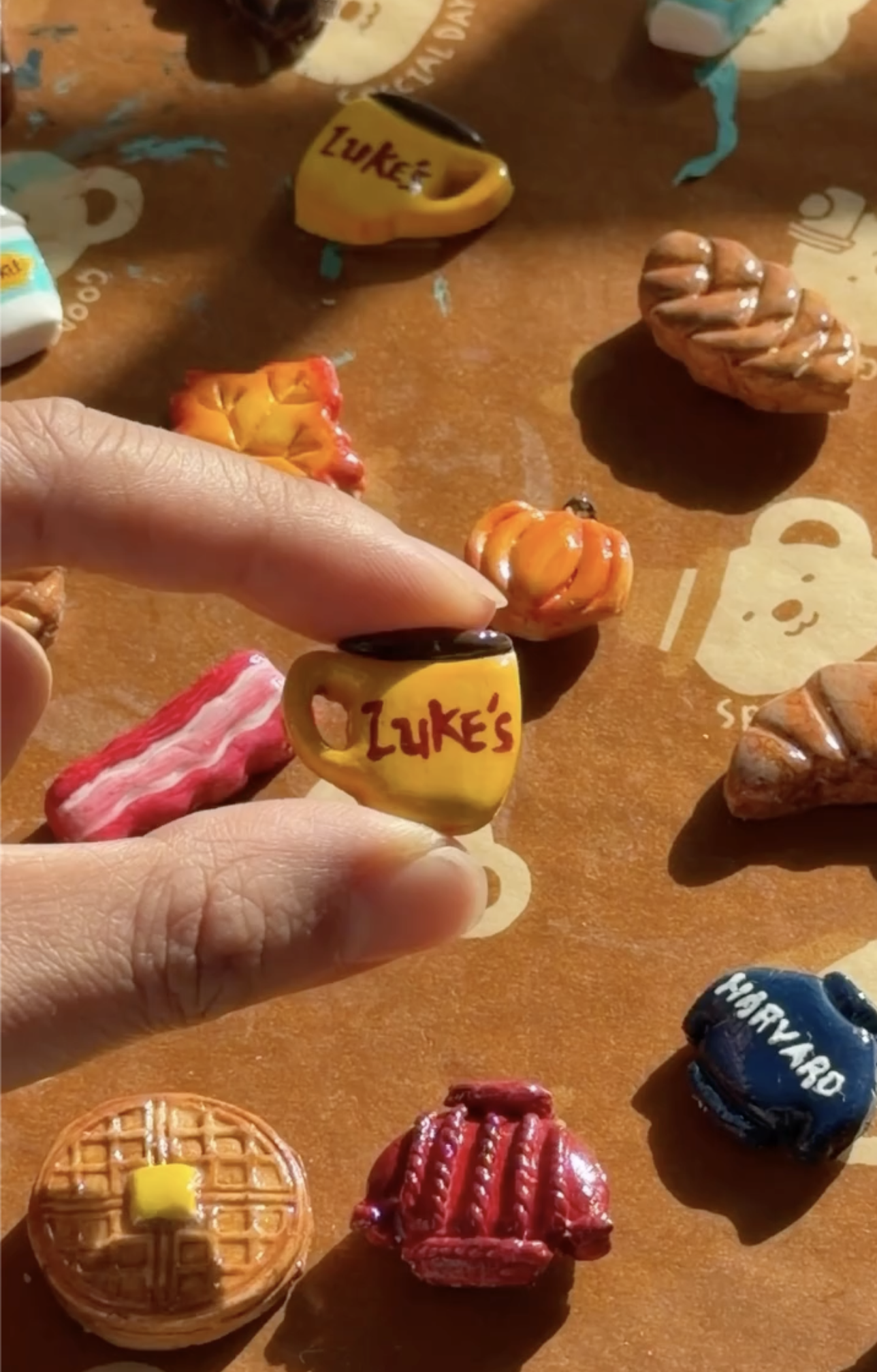 Créez des magnets Gilmore Girls en argile auto-durcissante