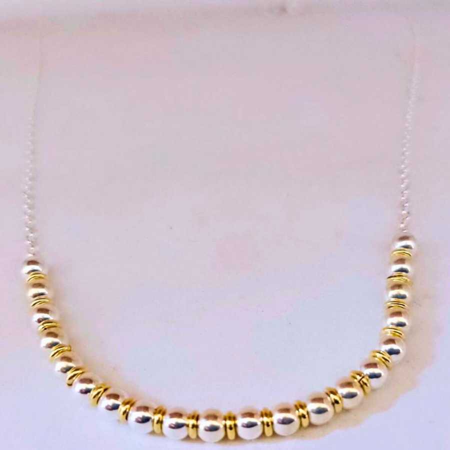 Colar de Bolas e Entremeios em Prata