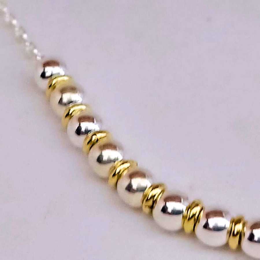 Colar de Bolas e Entremeios em Prata