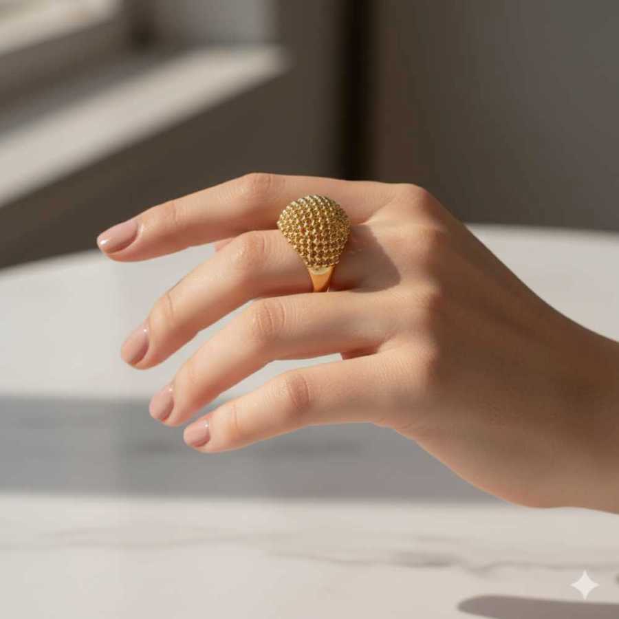 Anel Dourado Texturizado Banho de Ouro.