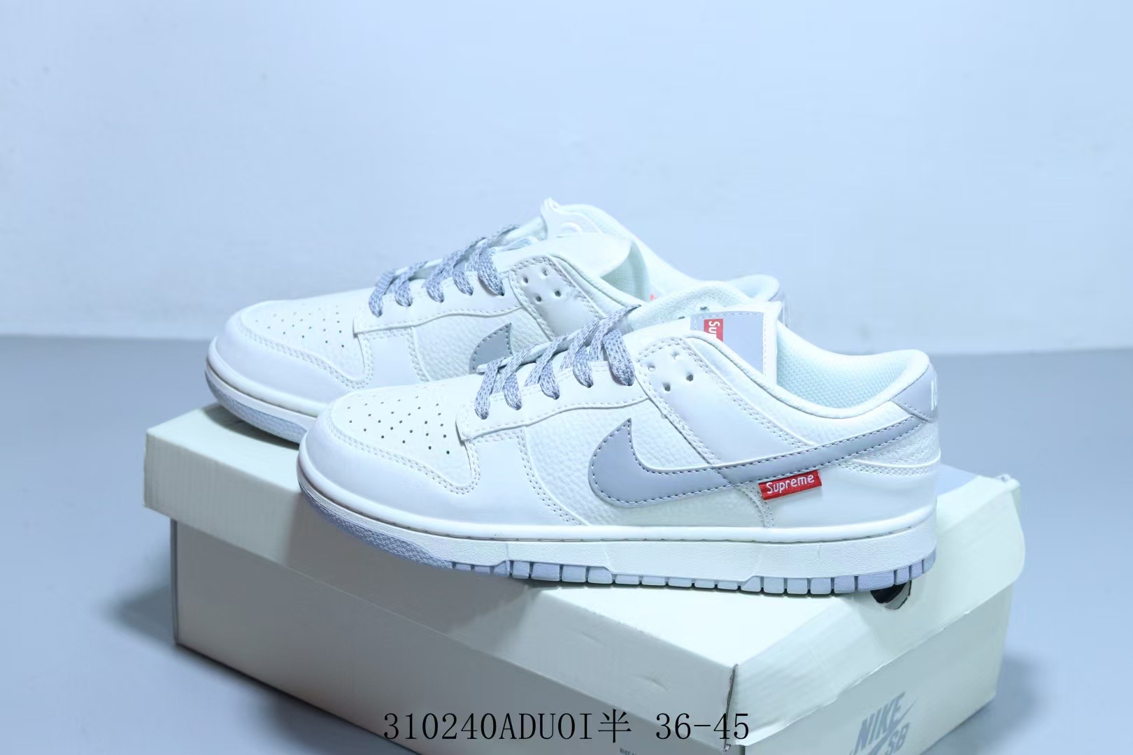 Nike Dunks x Supreme - white n grey