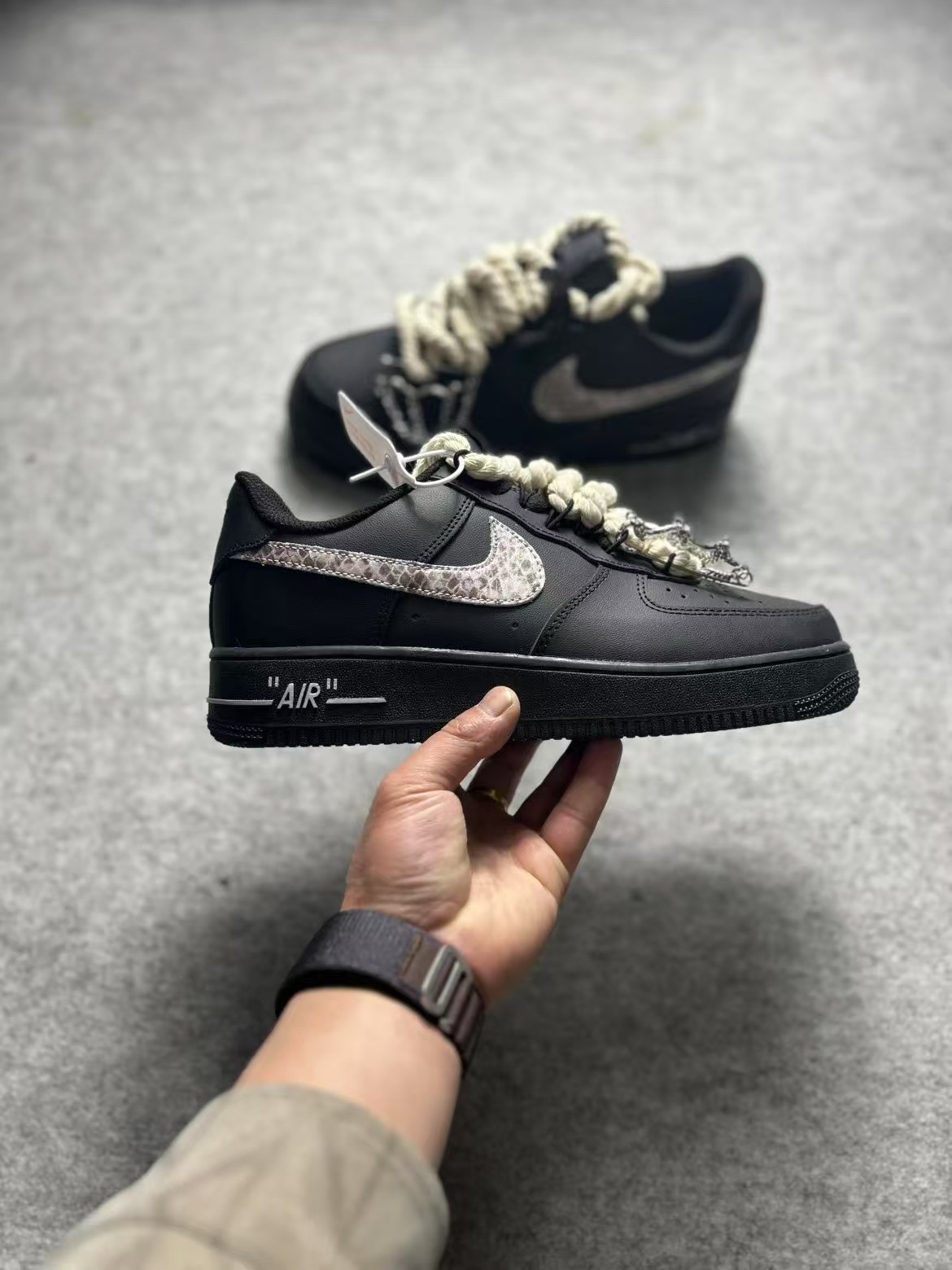 Air Force 1 Black (Custom Thick laces)