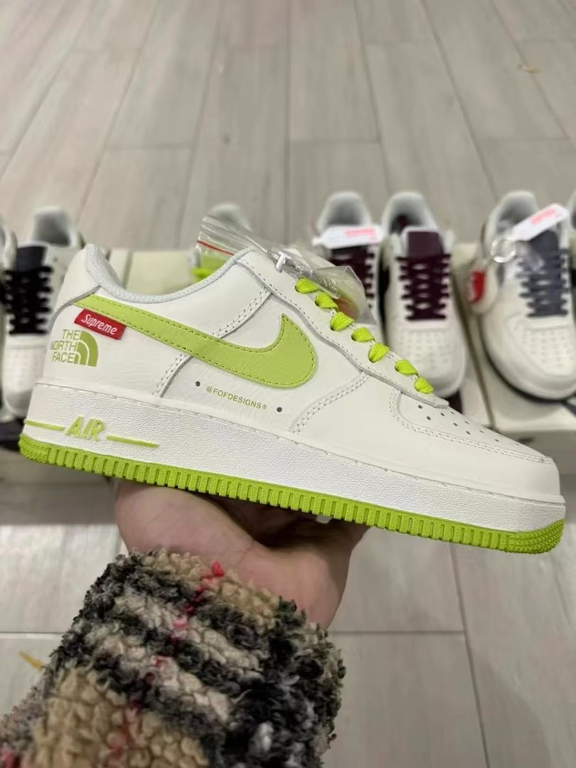 Nike Air Force 1 Supreme x The North Face - Neon Green 