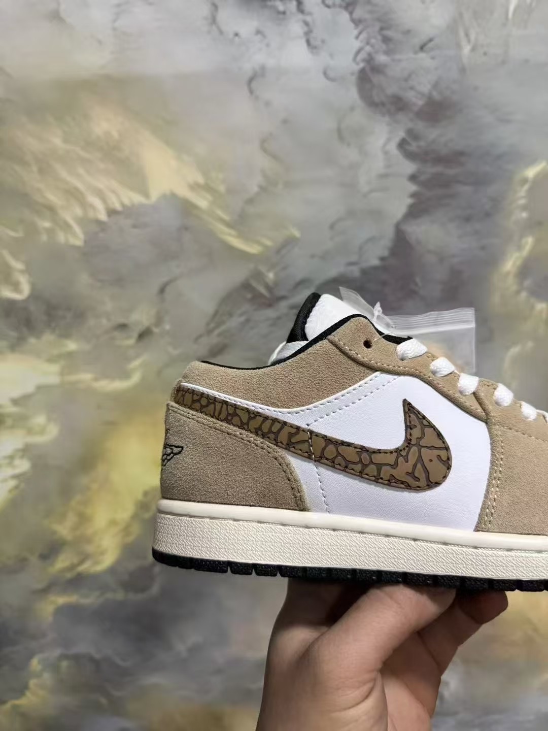 Air Jordan 1 low SE elephant brown