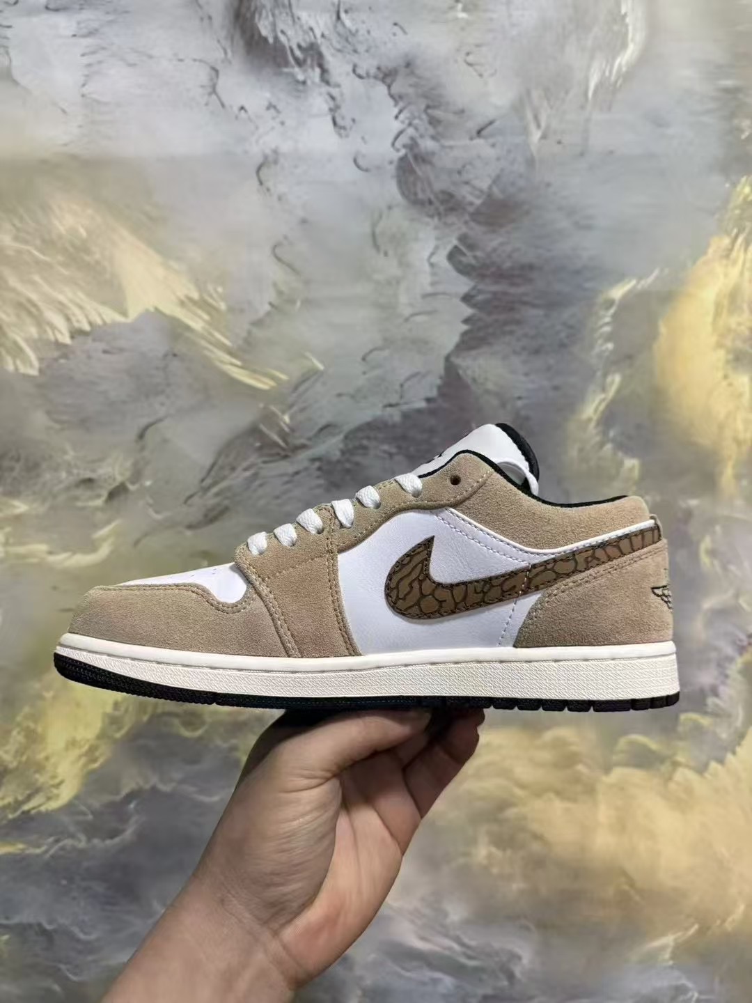 Air Jordan 1 low SE elephant brown