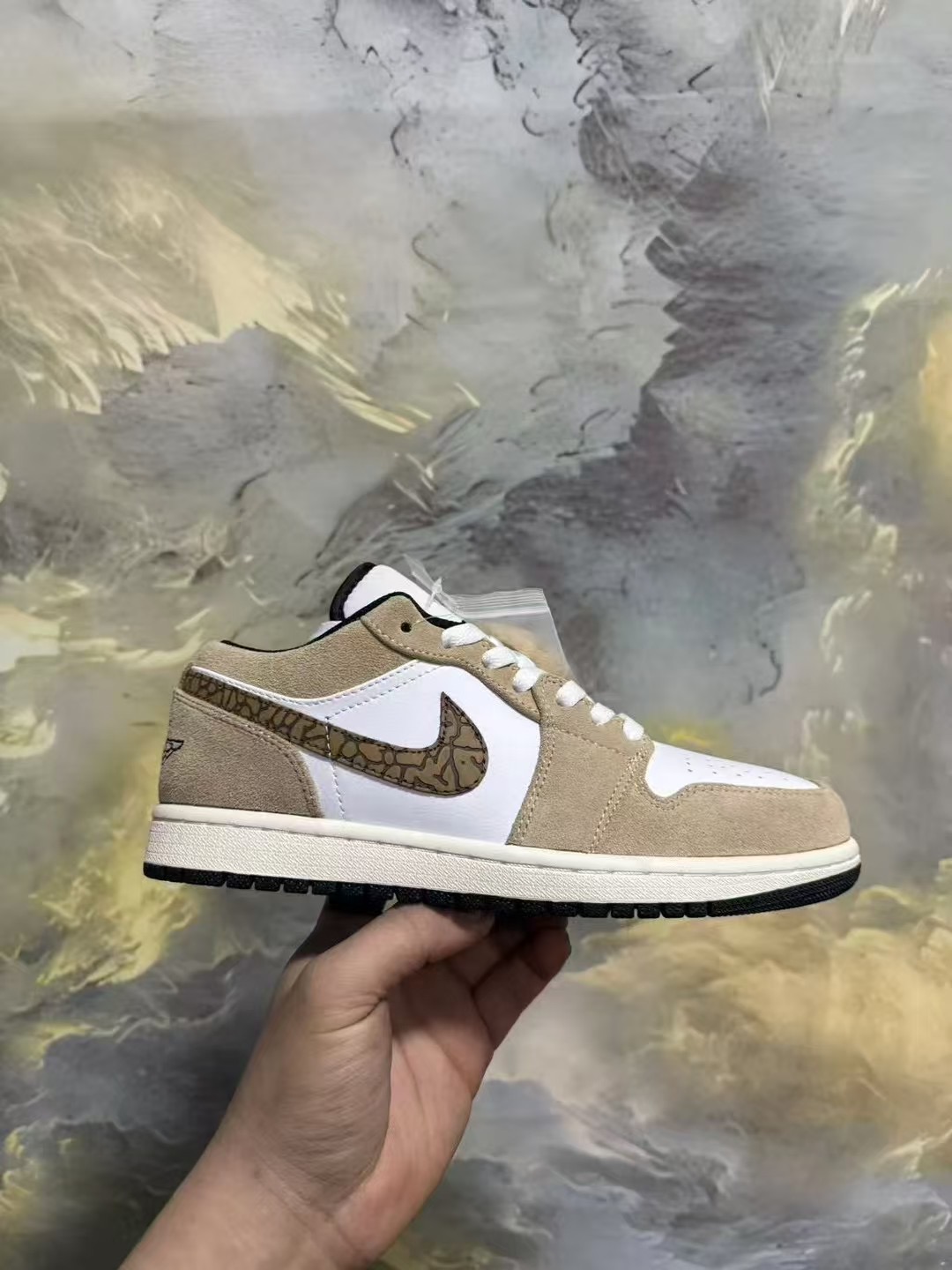 Air Jordan 1 low SE elephant brown