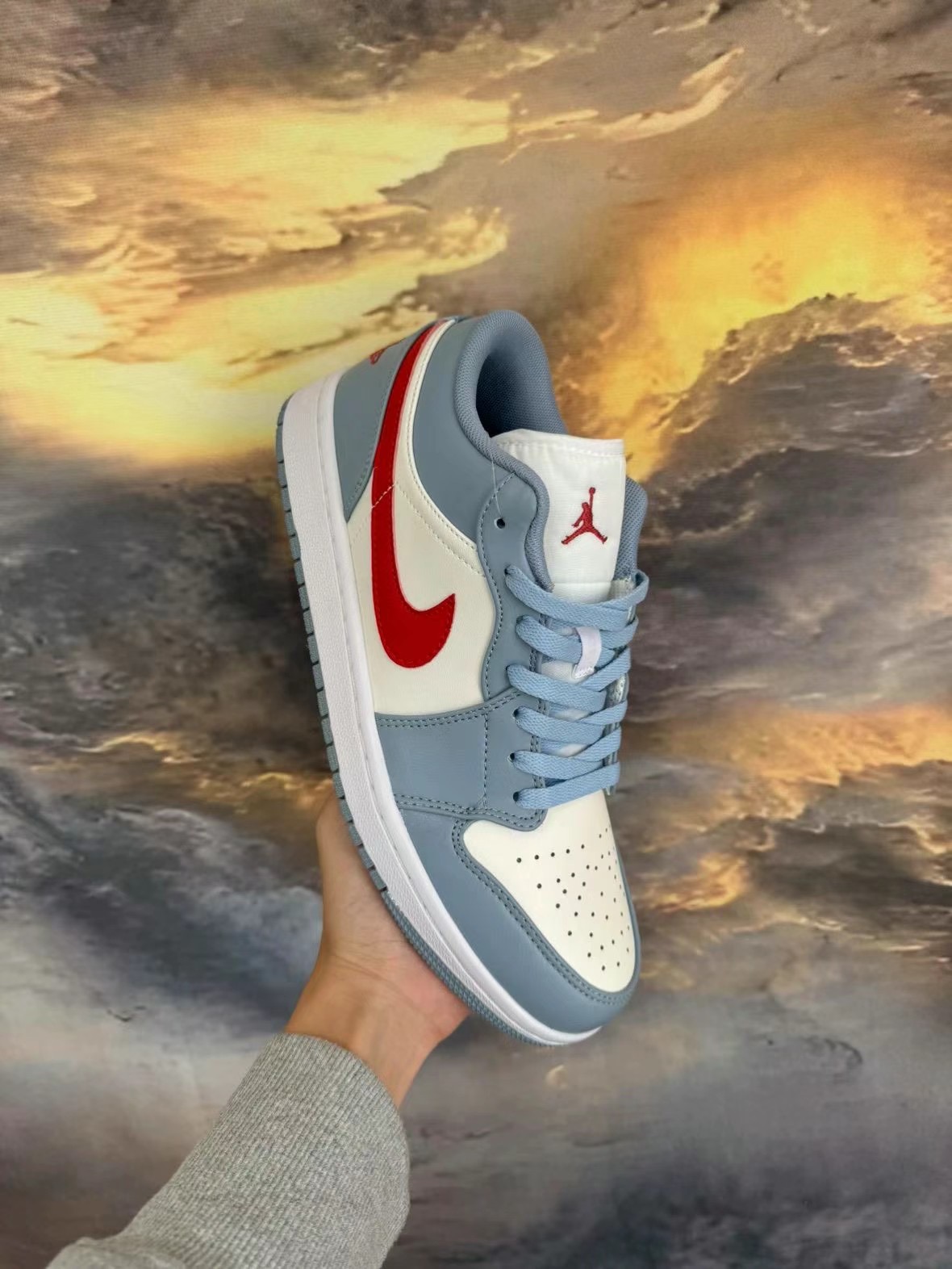 Jordan 1 `Blue Whispers Dune Red’