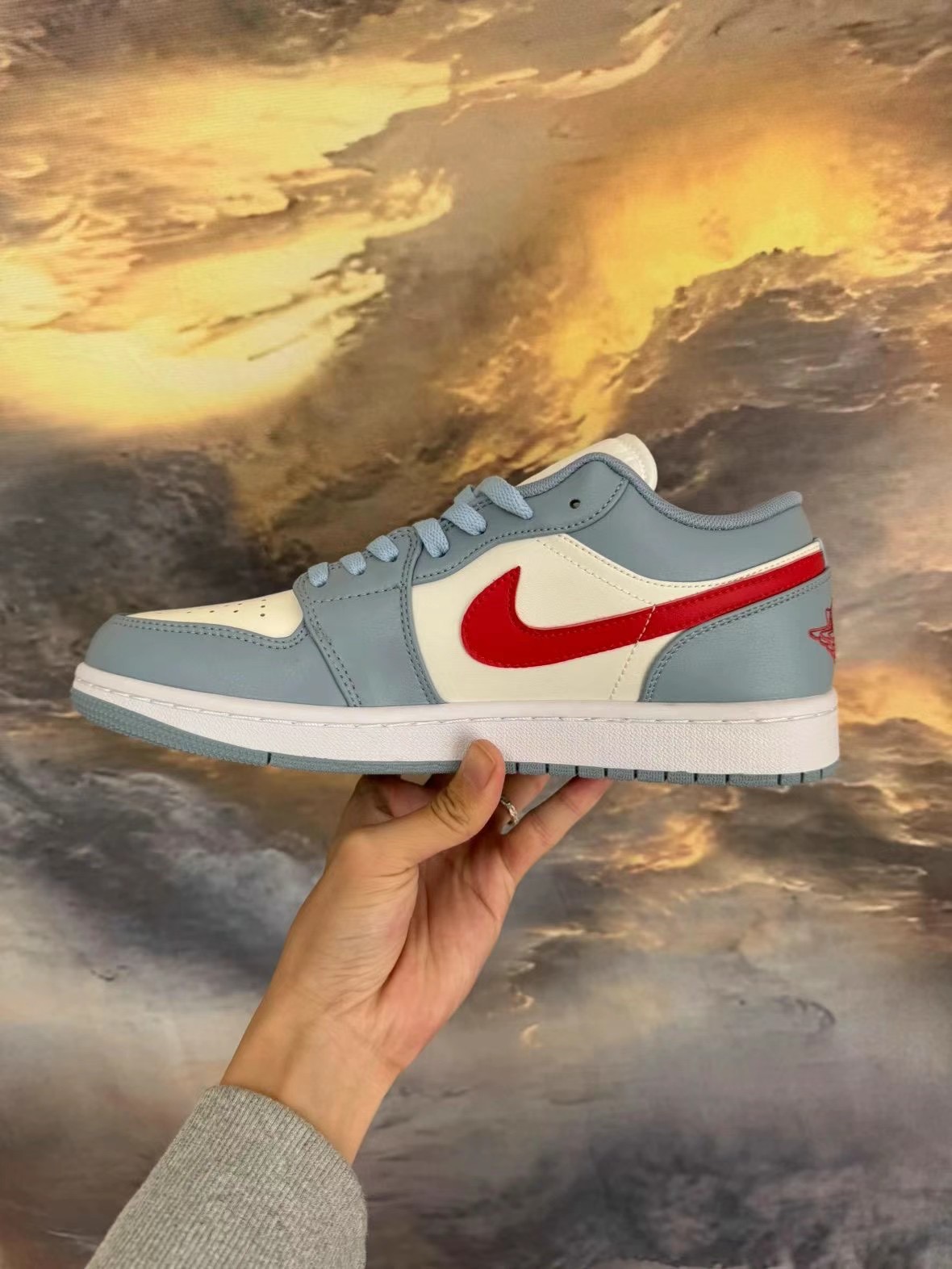 Jordan 1 `Blue Whispers Dune Red’