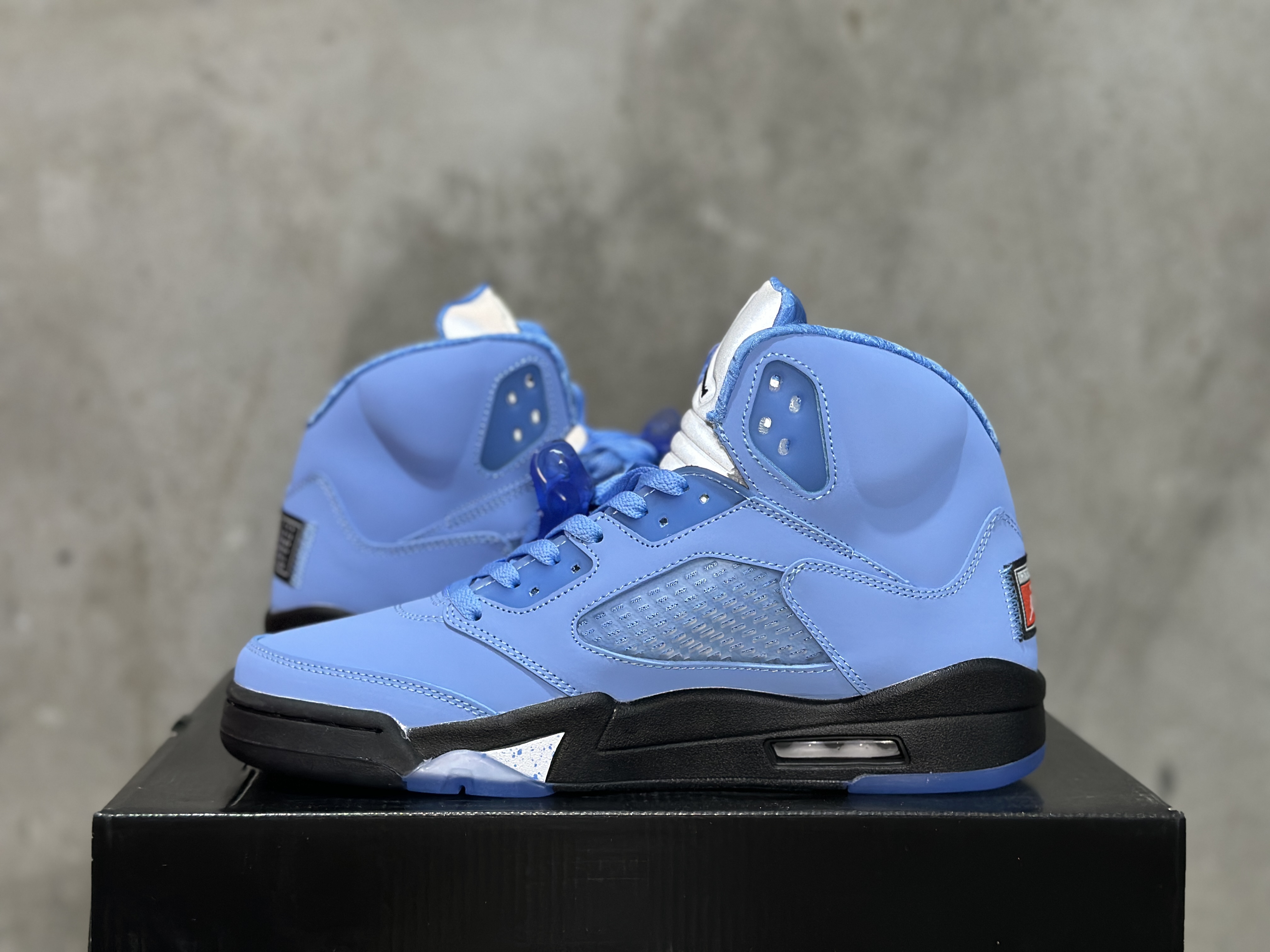 Air Jordan 5 UNC university blue