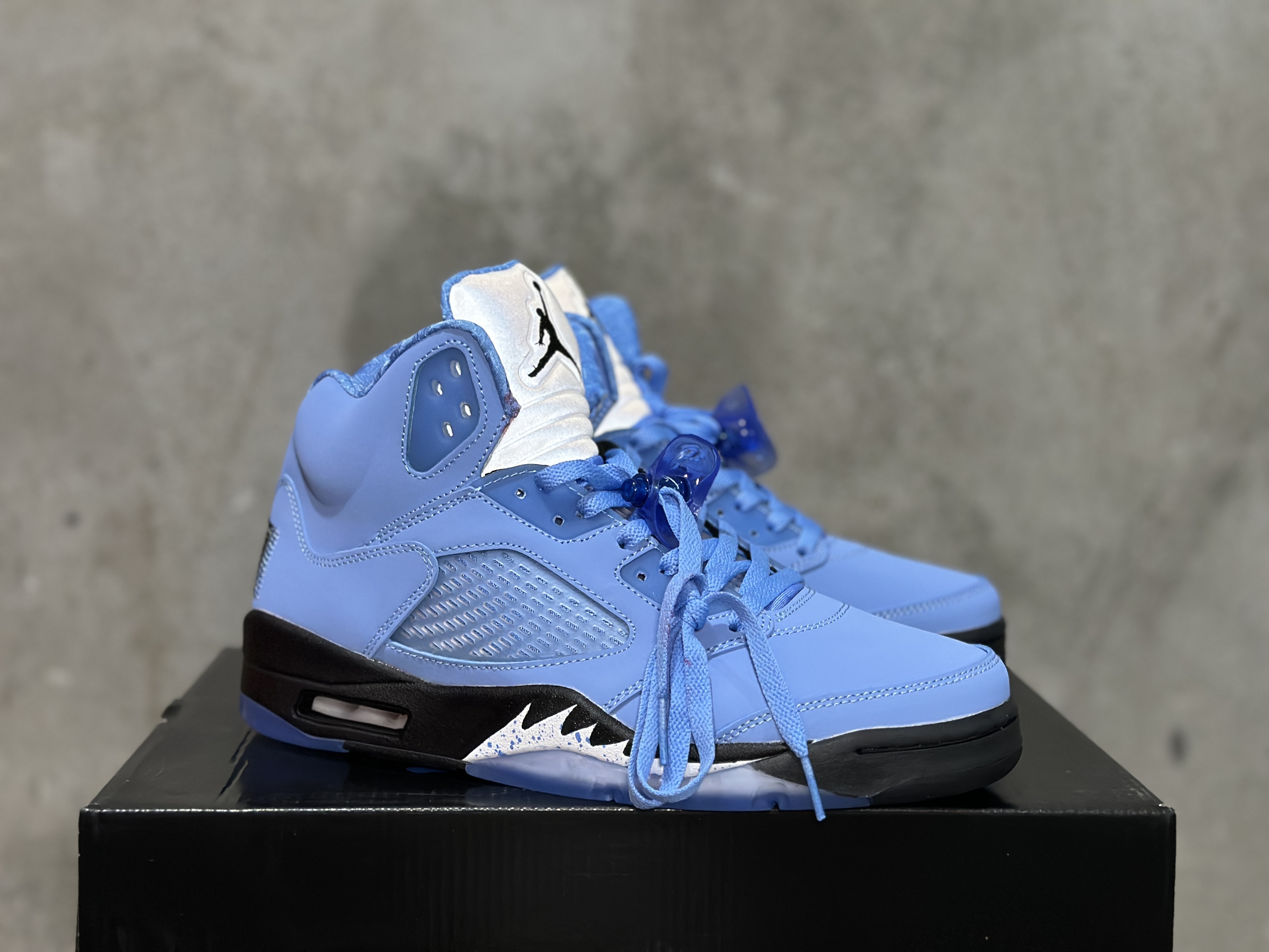 Air Jordan 5 UNC university blue