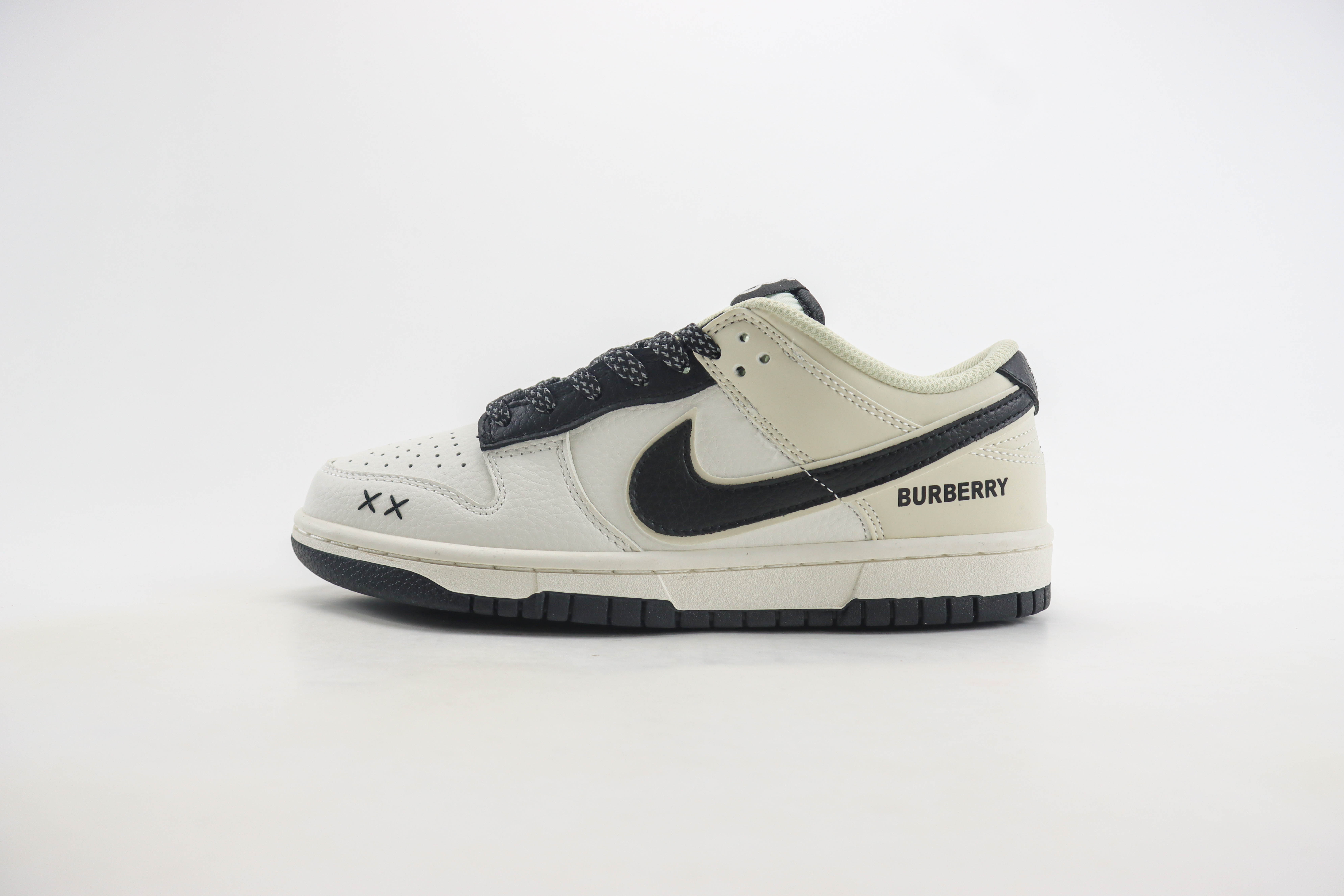 Burberry x Nike SB Dunk 