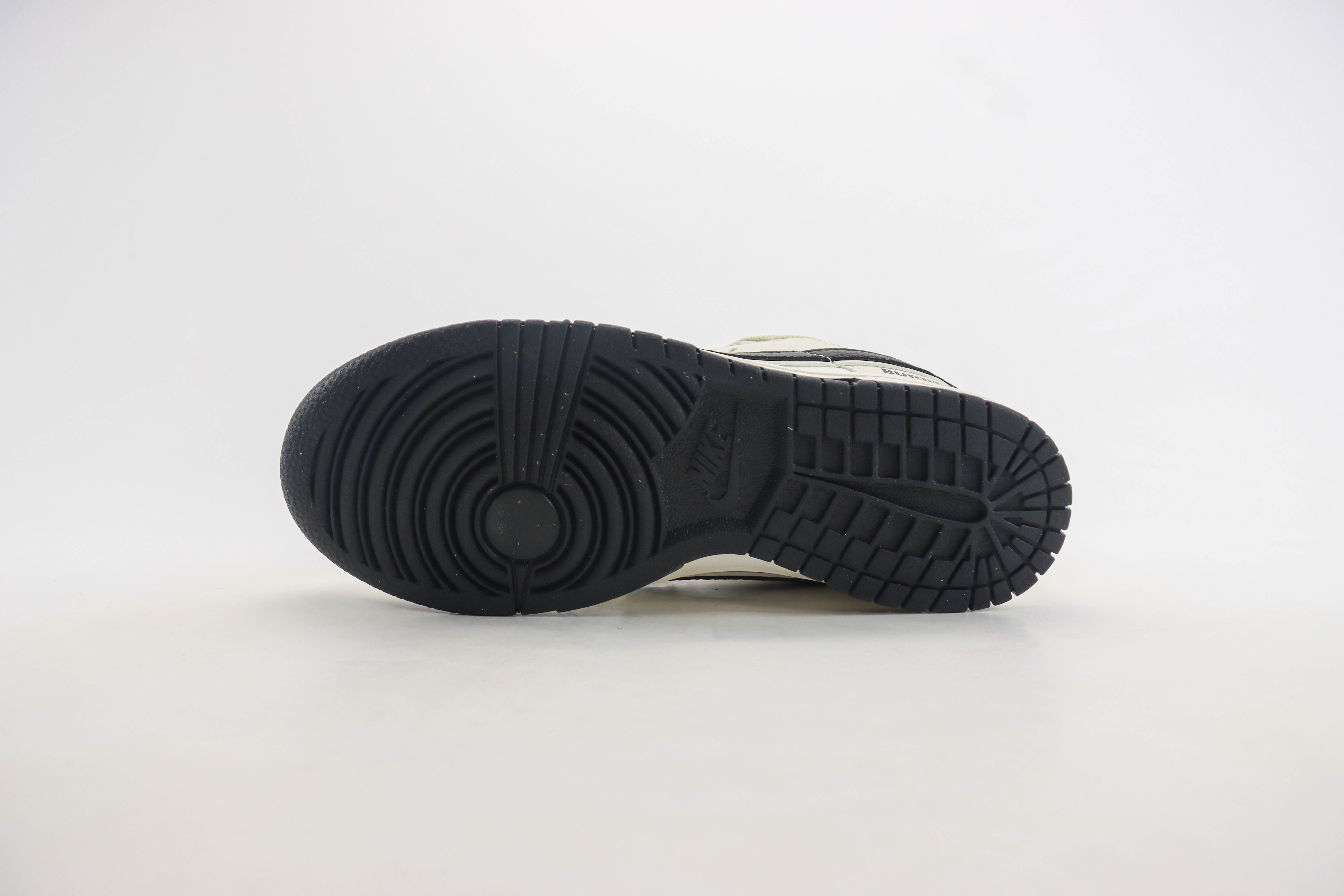 Burberry x Nike SB Dunk 