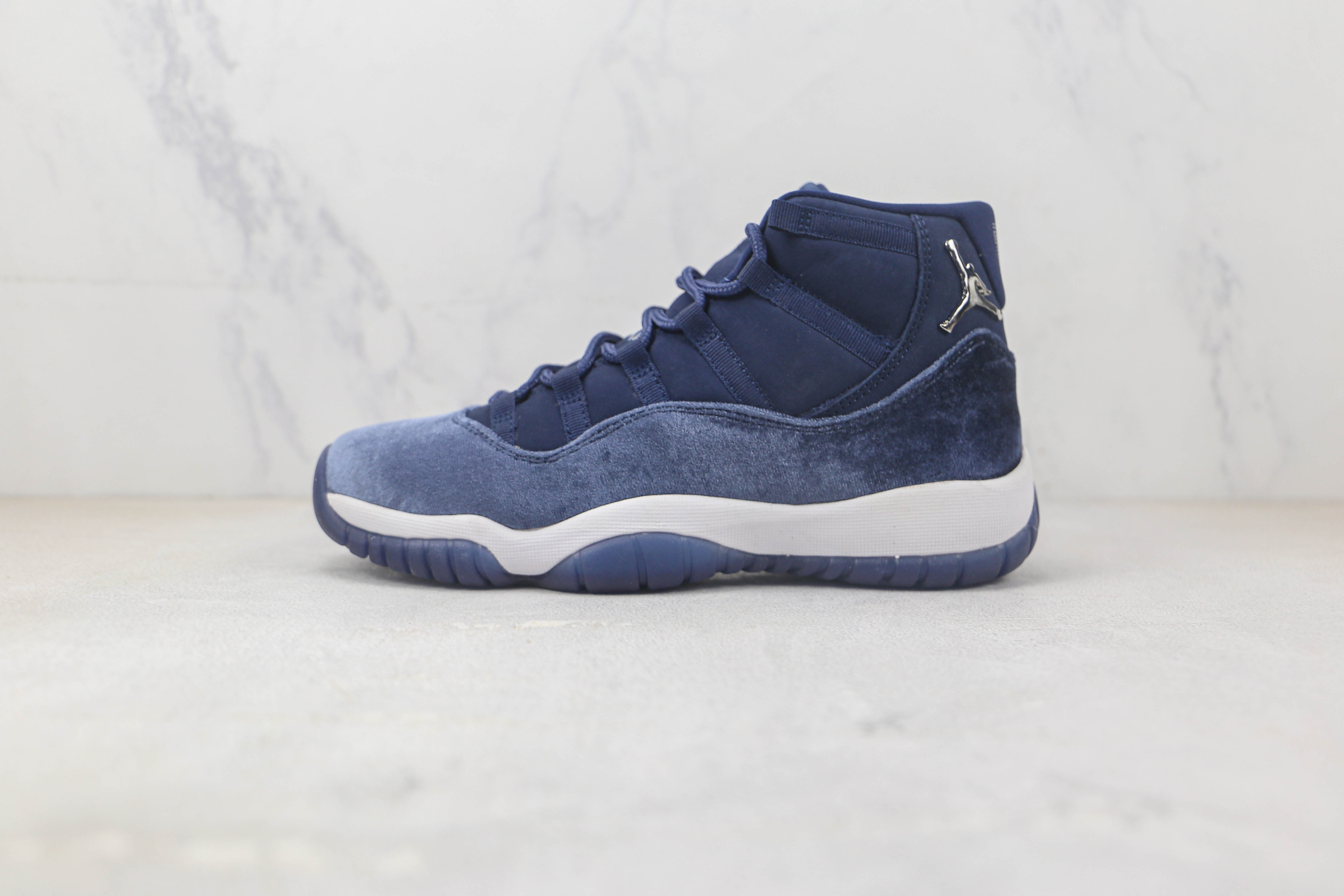 Air Jordan 11 Retro 'Midnight Navy Velvet'