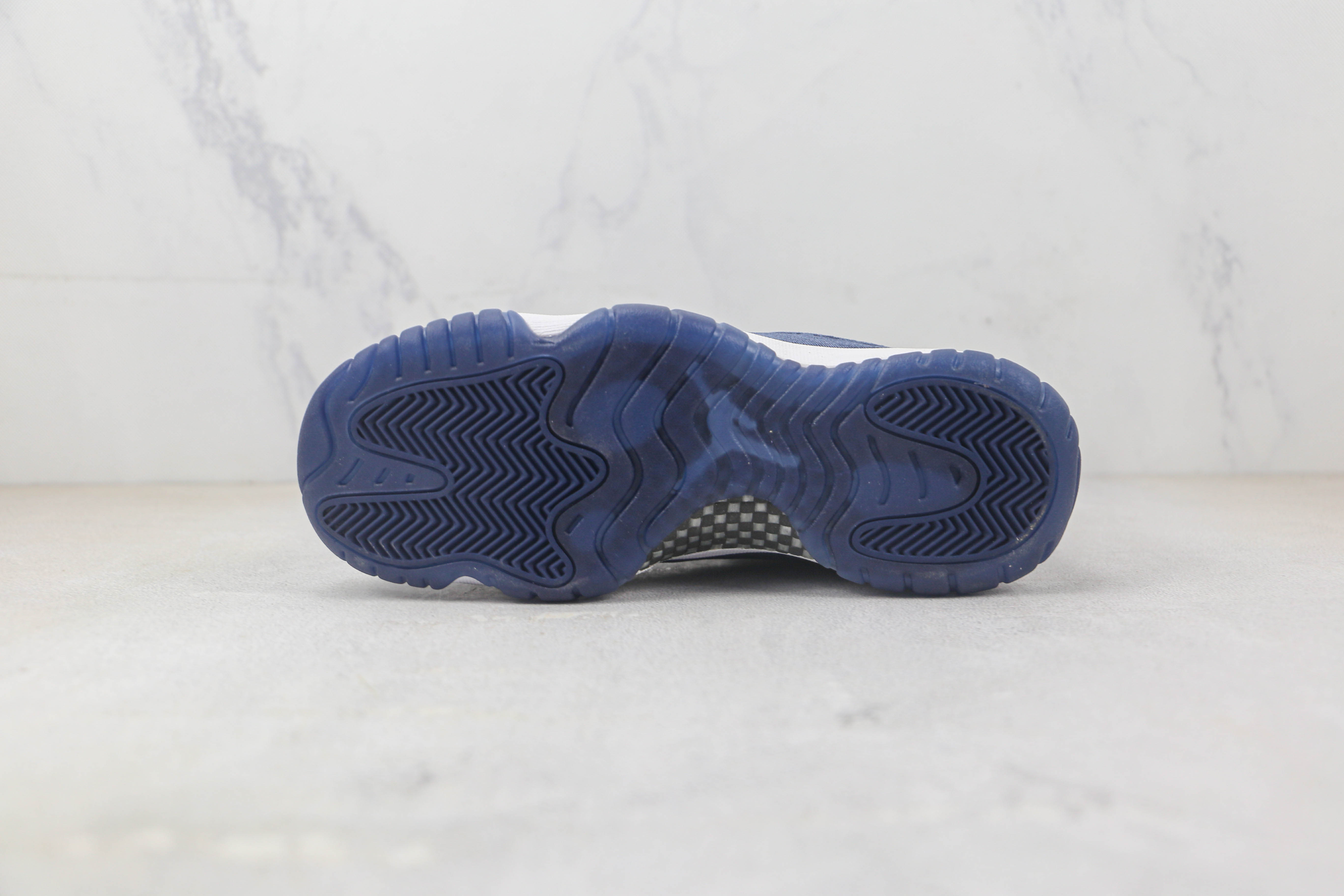 Air Jordan 11 Retro 'Midnight Navy Velvet'