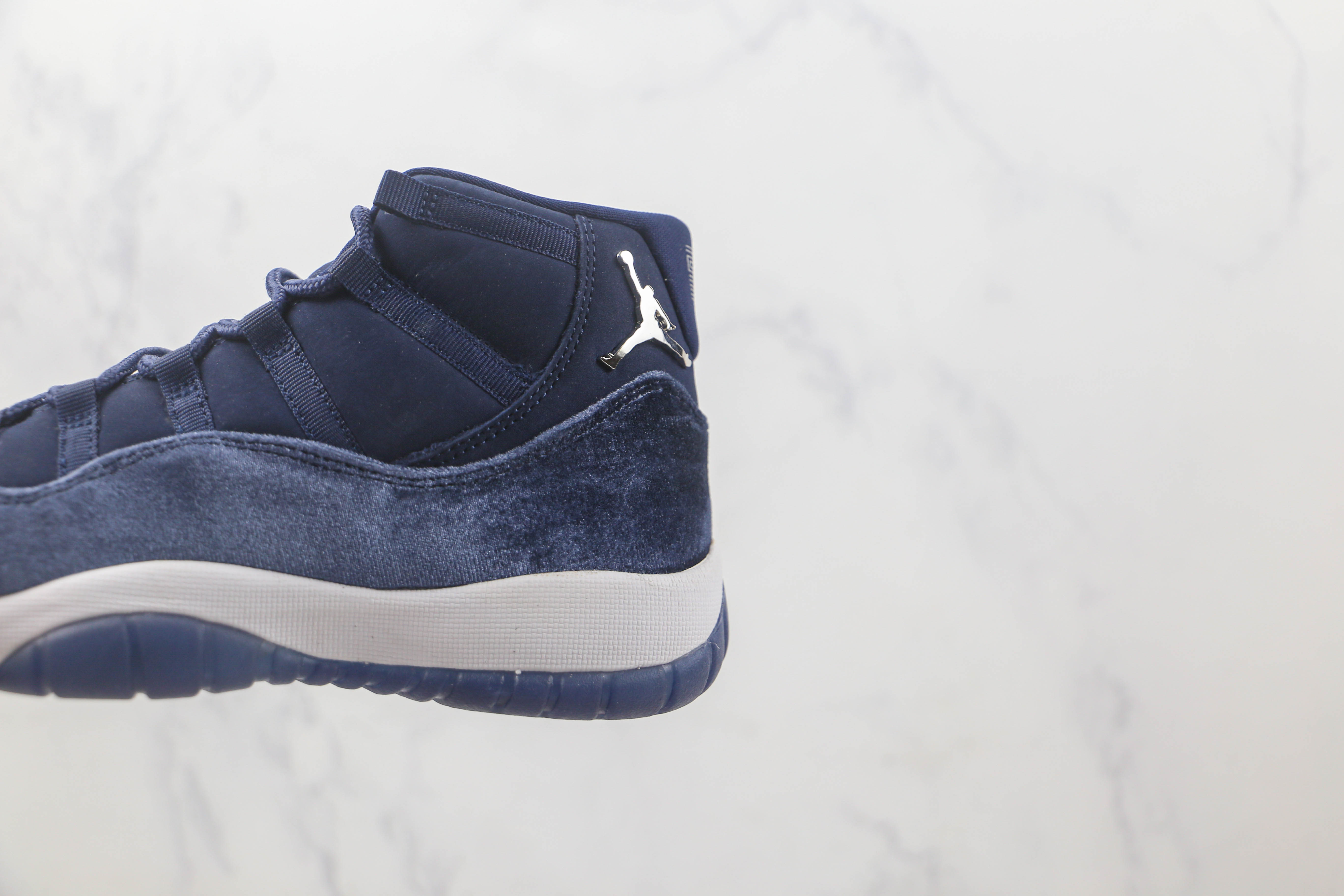 Air Jordan 11 Retro 'Midnight Navy Velvet'