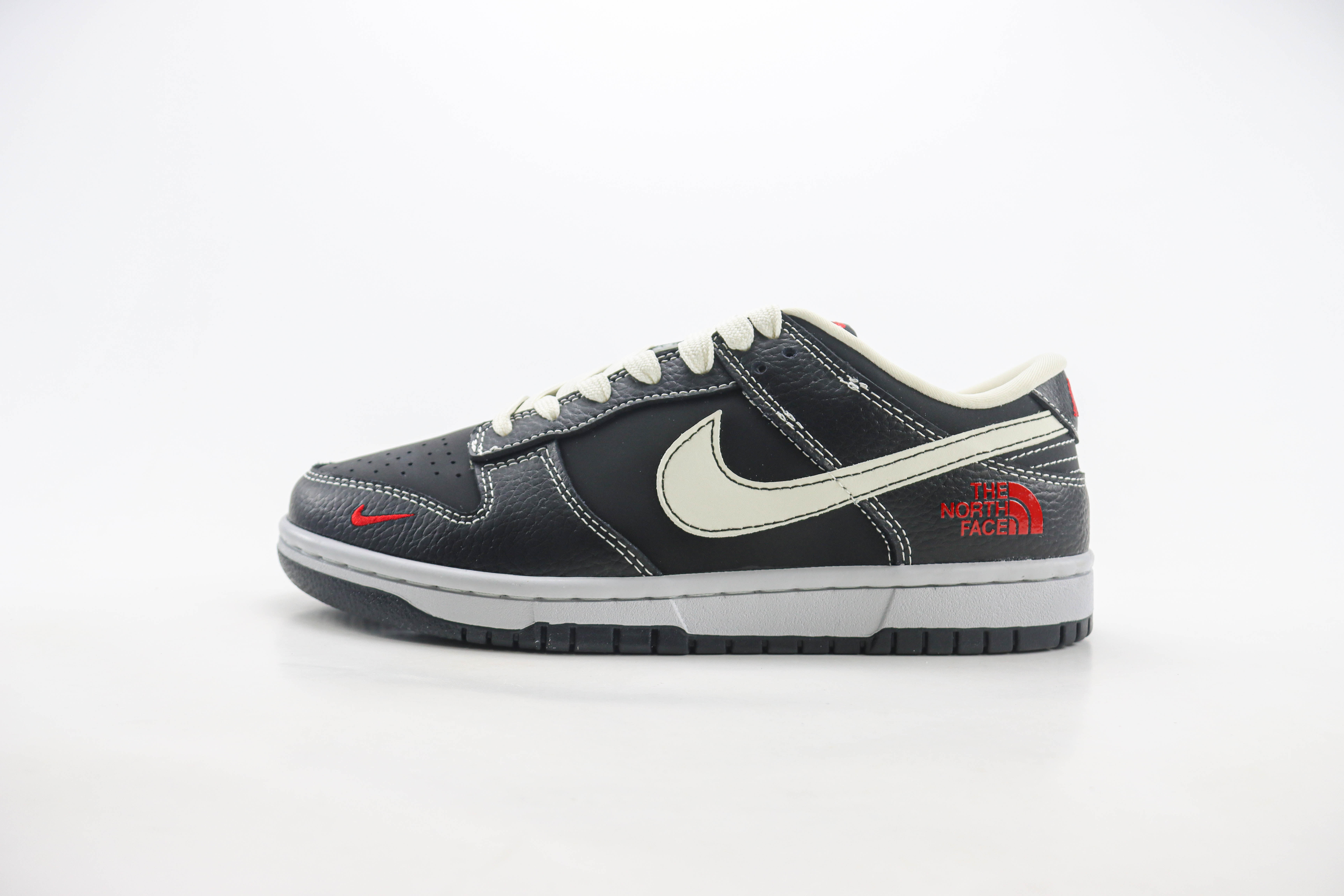 Nike Dunk Low x The North Face 