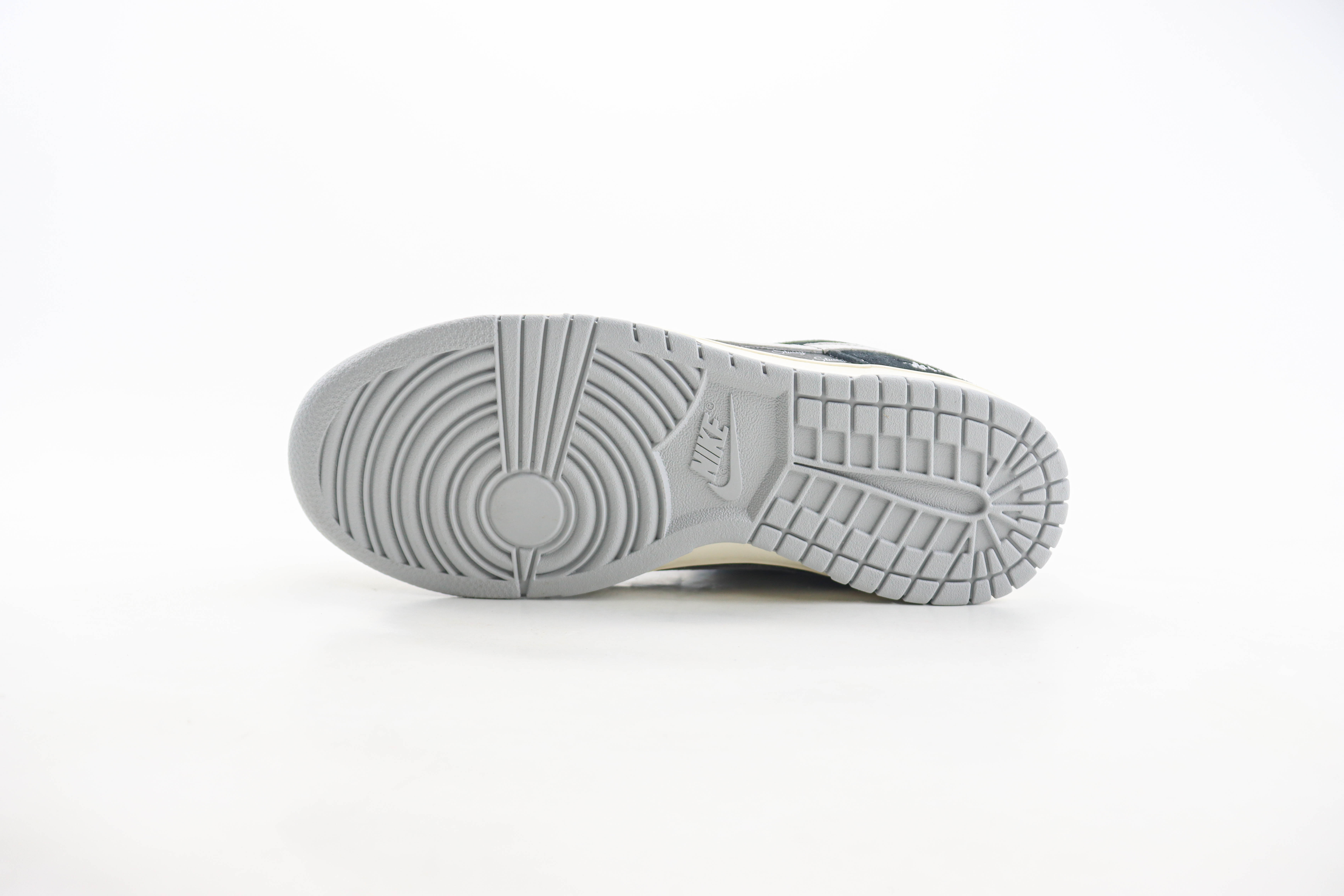 Nike x Stüssy SB Dunk Low